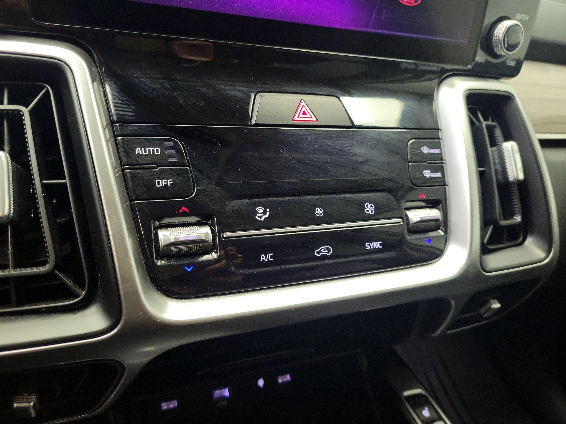 Thumbnail: 2023 Kia Sorento - 17