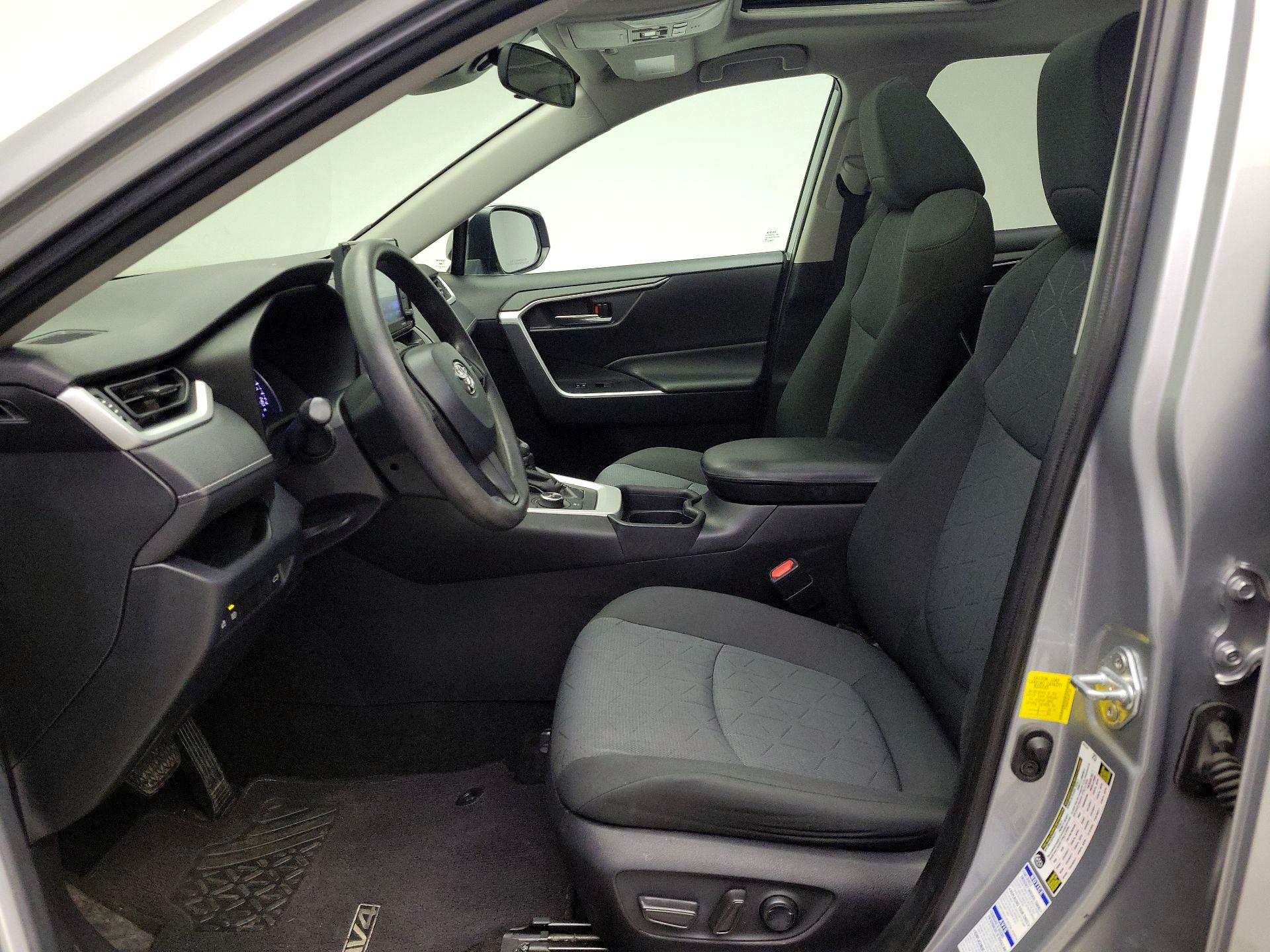 Thumbnail: 2020 Toyota RAV4 - 11