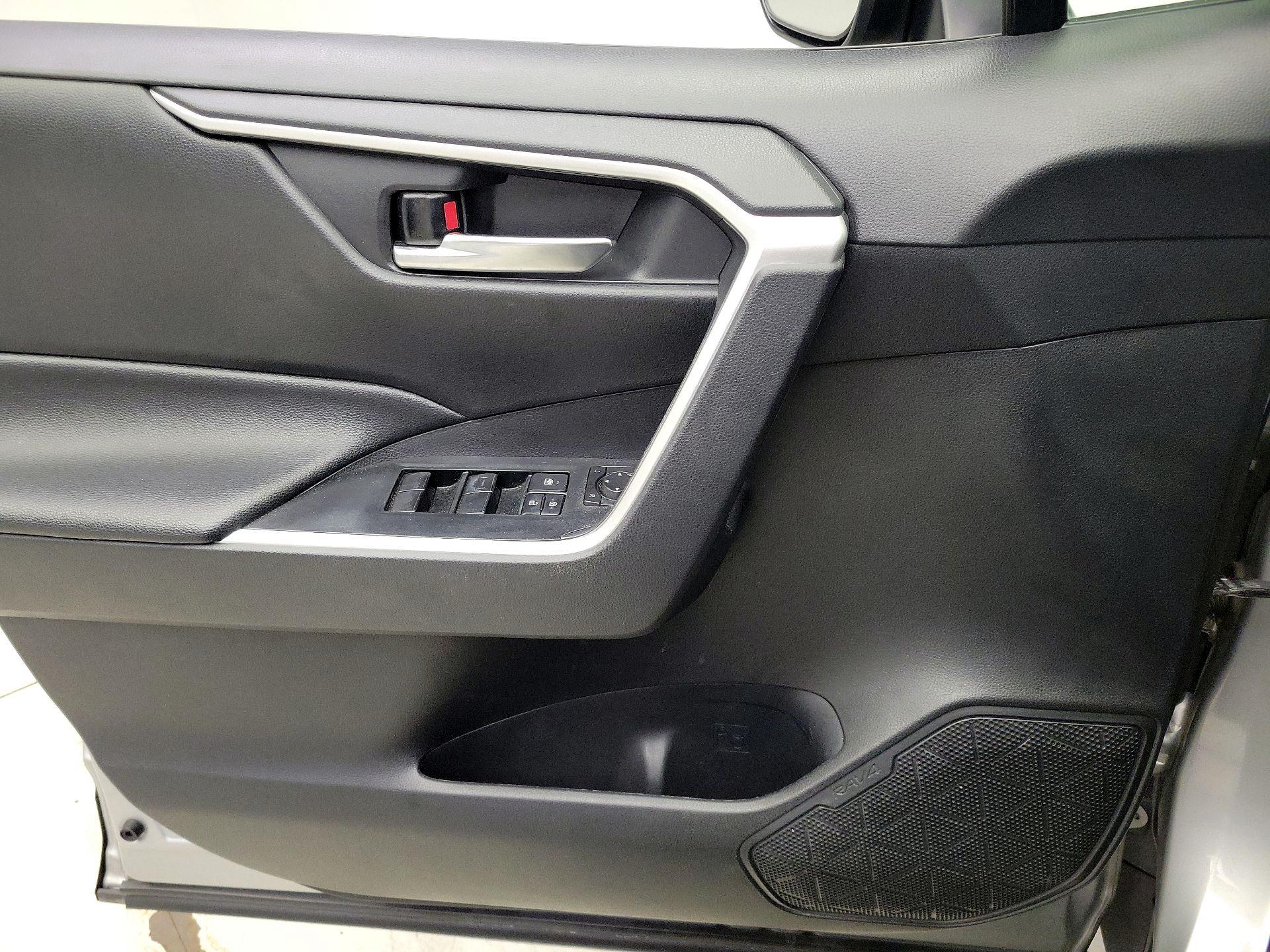 Thumbnail: 2020 Toyota RAV4 - 12