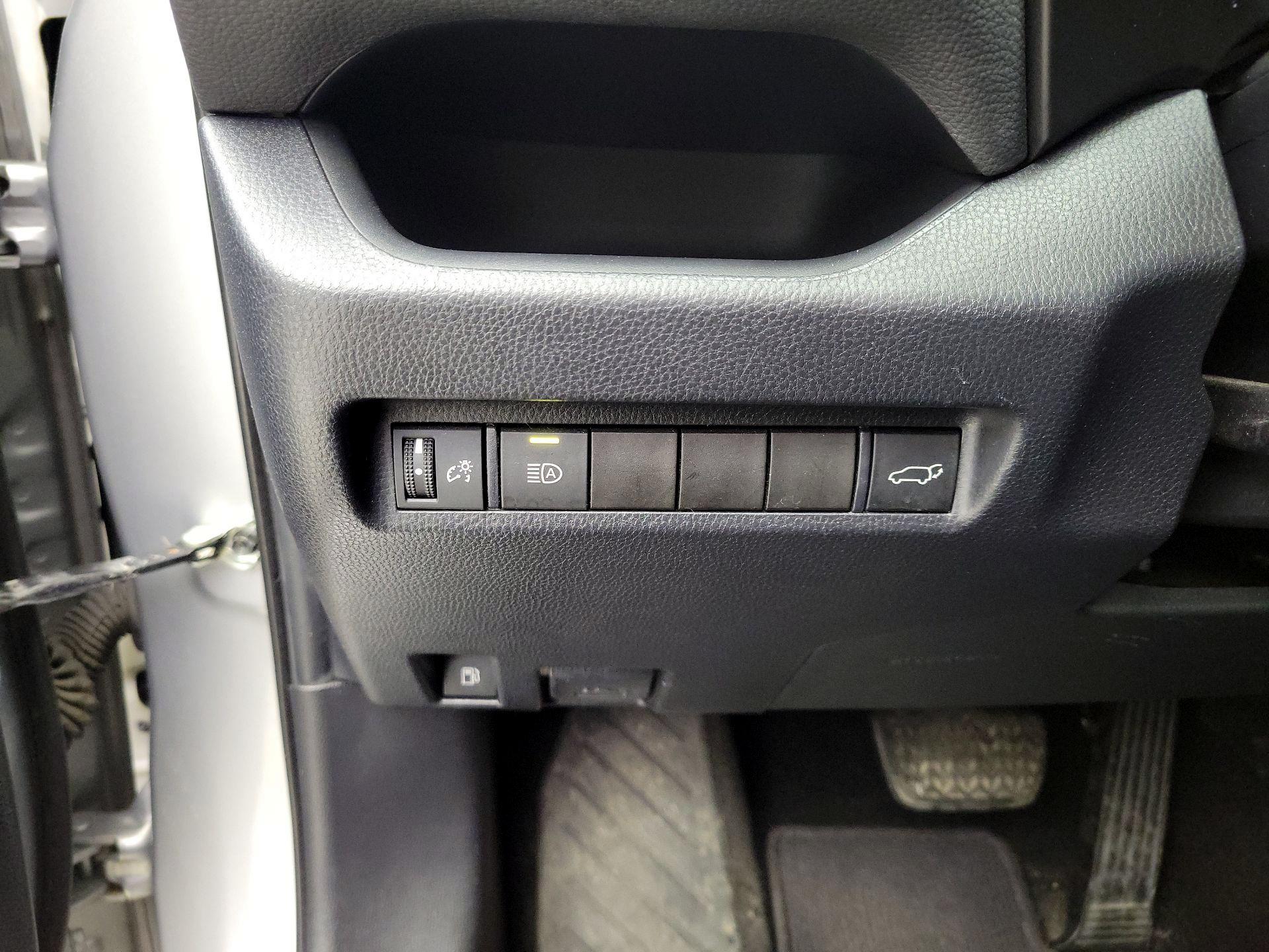 Thumbnail: 2020 Toyota RAV4 - 13