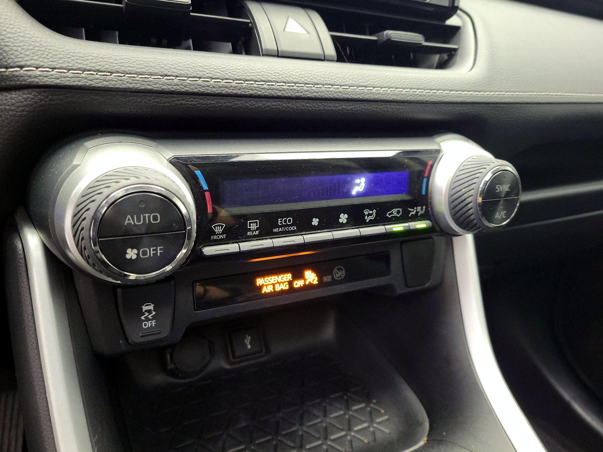 Thumbnail: 2020 Toyota RAV4 - 17