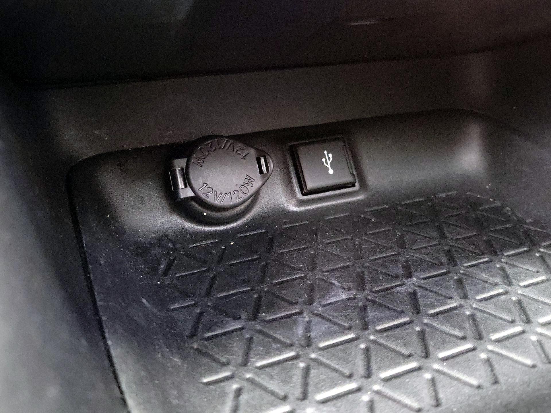 Thumbnail: 2020 Toyota RAV4 - 19