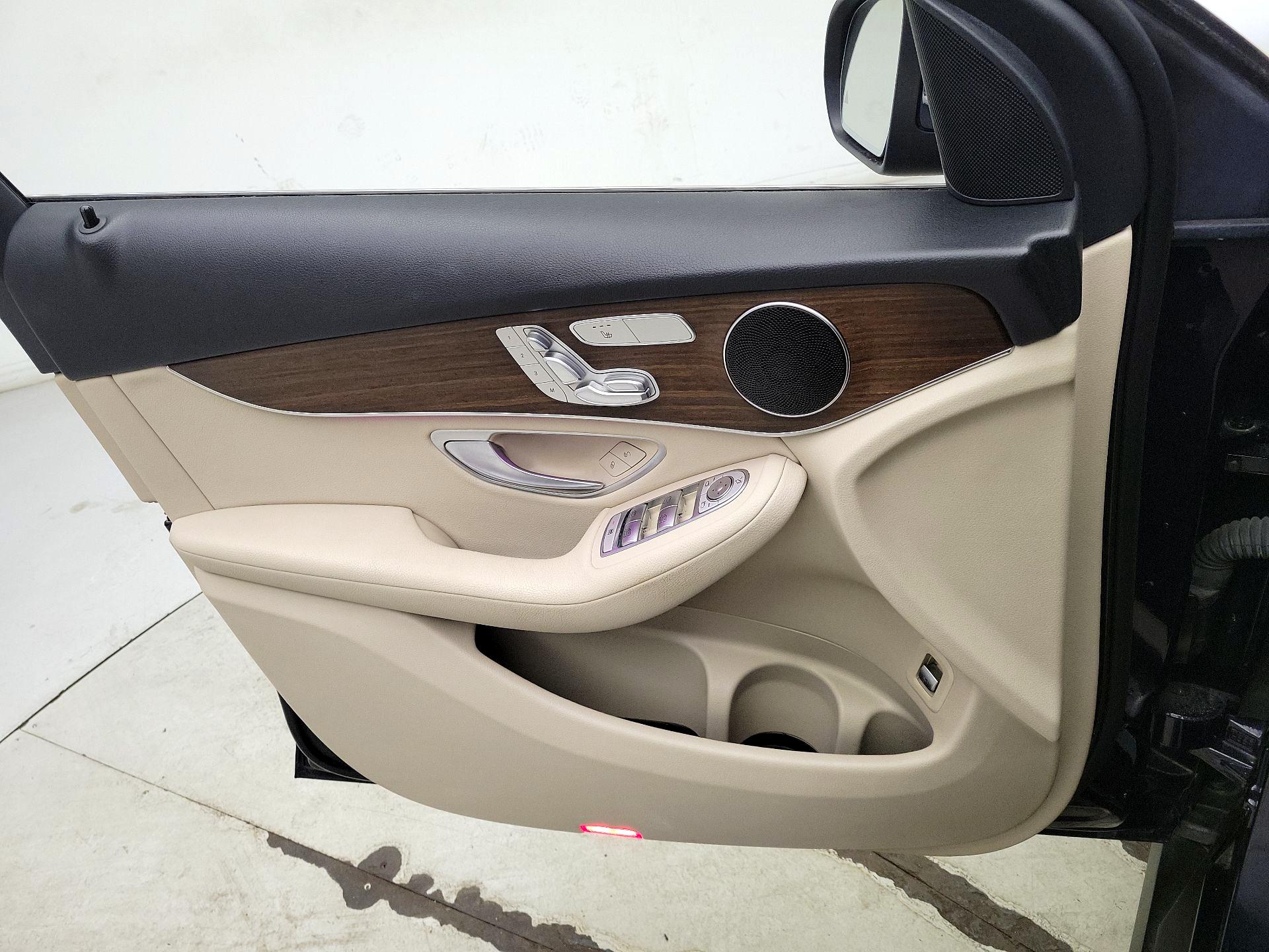 Thumbnail: 2022 Mercedes-Benz GLC - 12