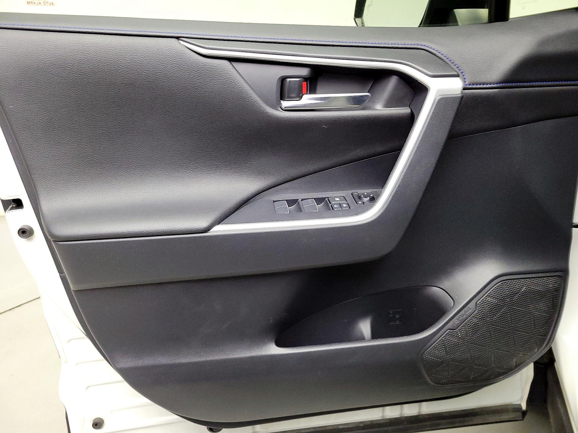 Thumbnail: 2021 Toyota RAV4 - 12