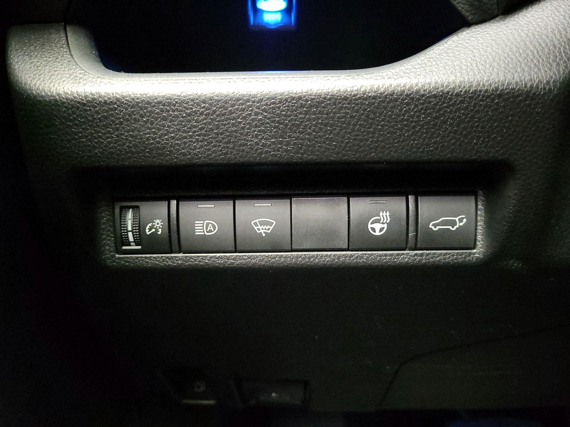 Thumbnail: 2021 Toyota RAV4 - 13