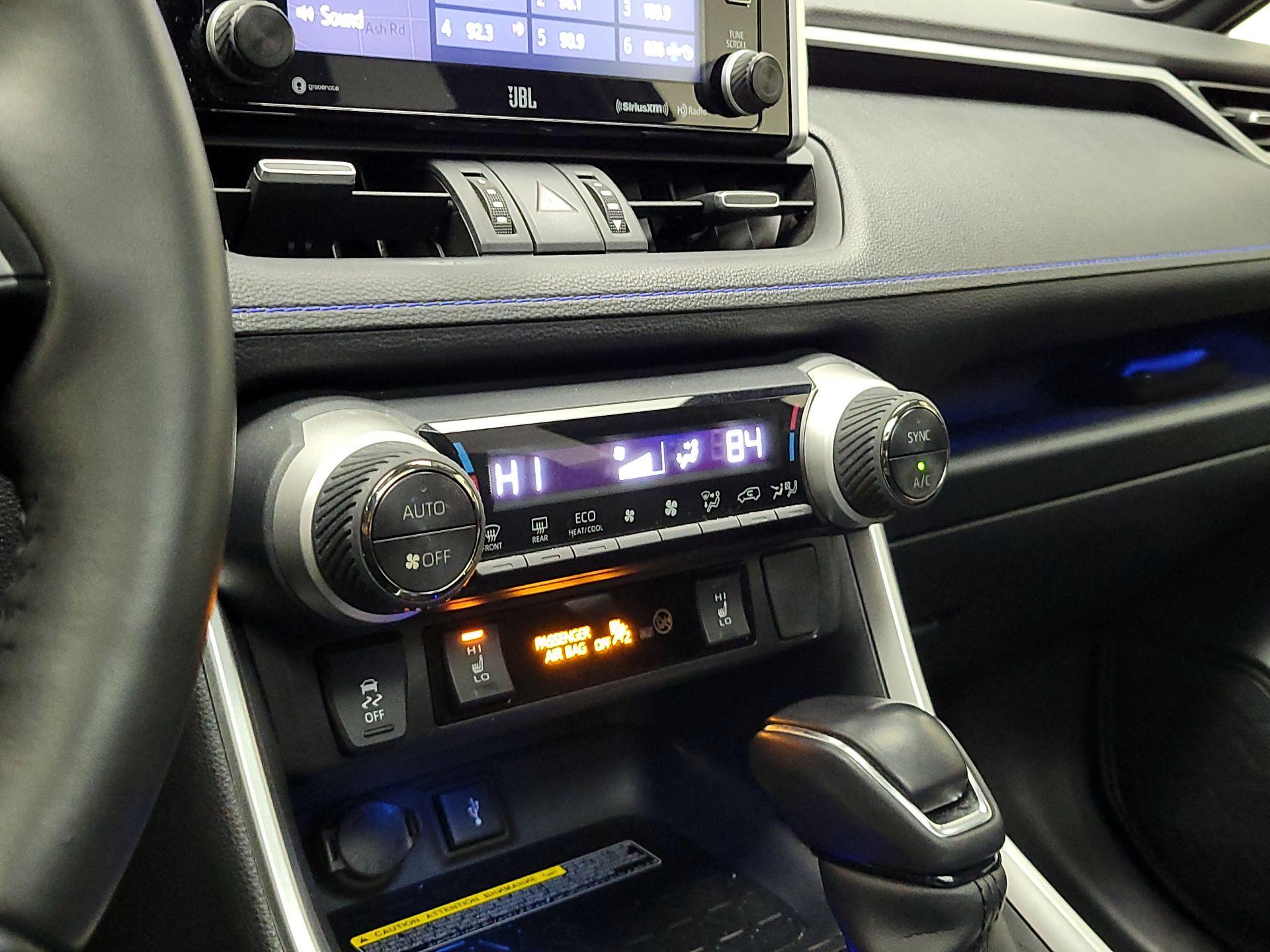 Thumbnail: 2021 Toyota RAV4 - 17