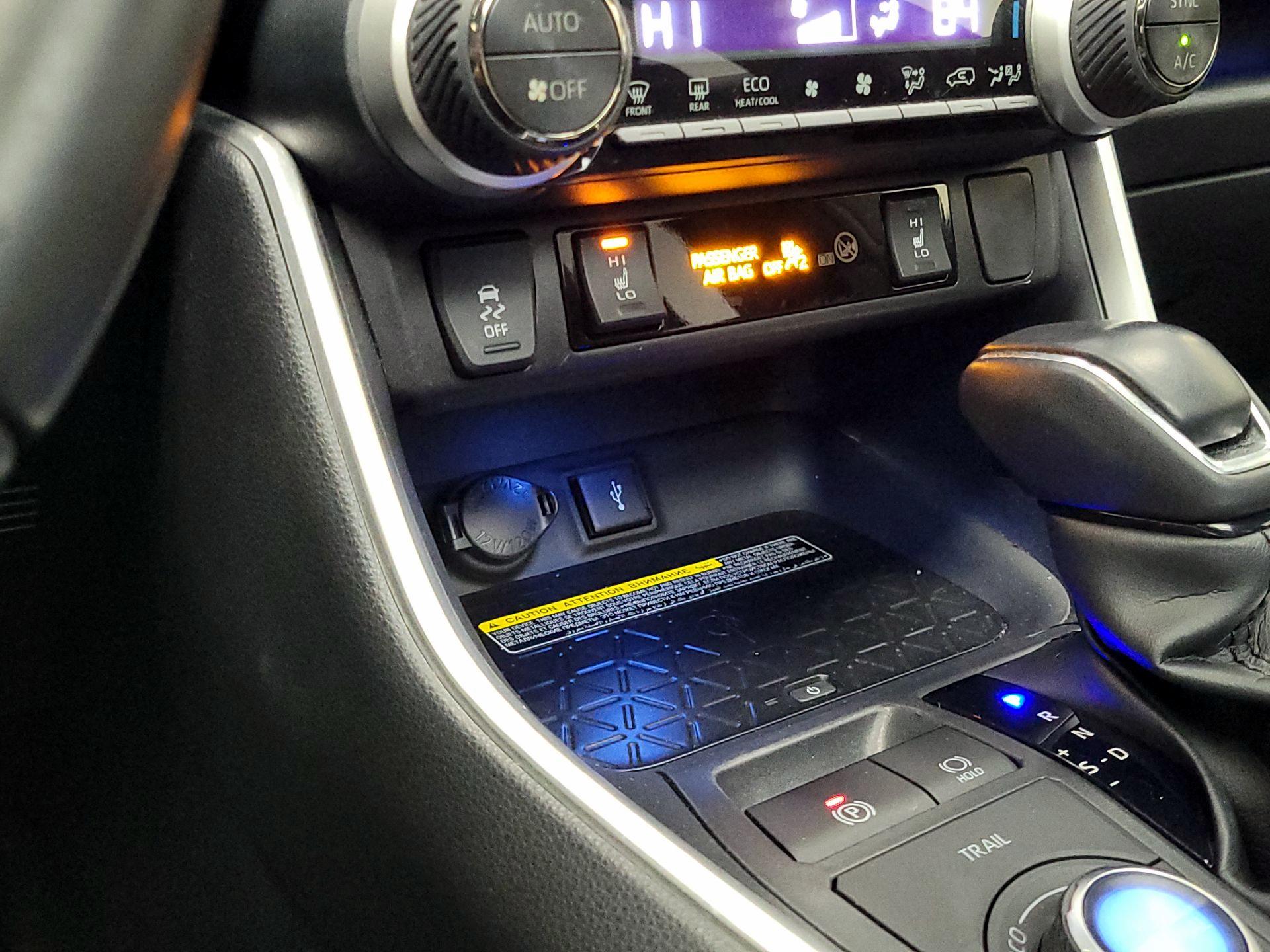 Thumbnail: 2021 Toyota RAV4 - 19