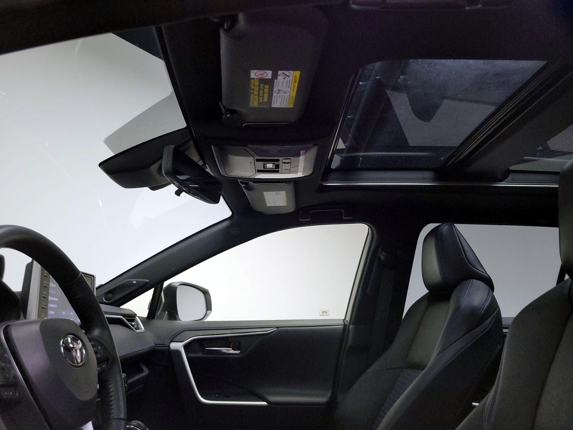 Thumbnail: 2021 Toyota RAV4 - 20