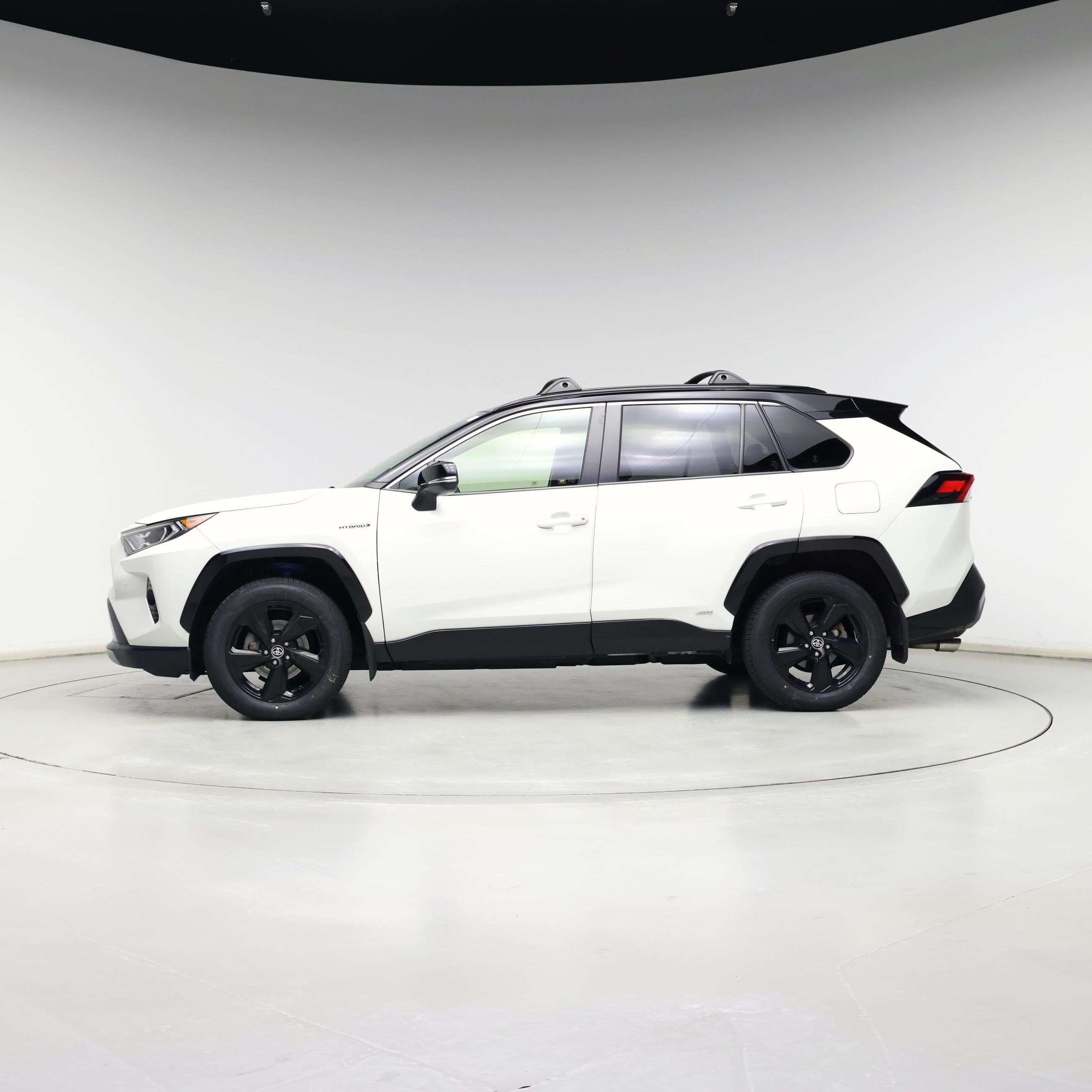 Thumbnail: 2021 Toyota RAV4 - 3