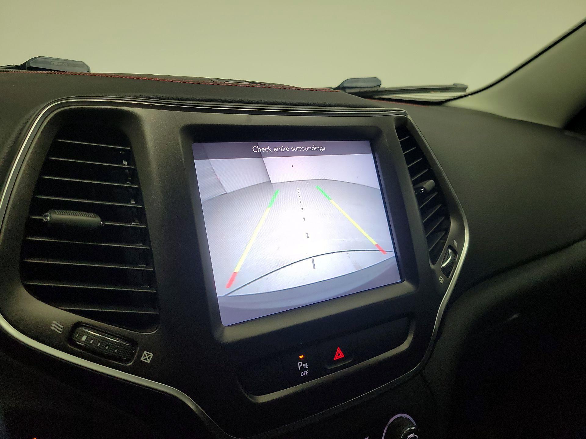 Thumbnail: 2020 Jeep Cherokee - 14