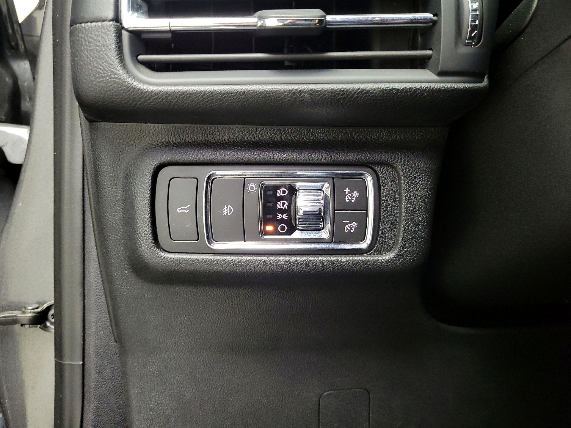 Thumbnail: 2020 Lincoln Corsair - 13