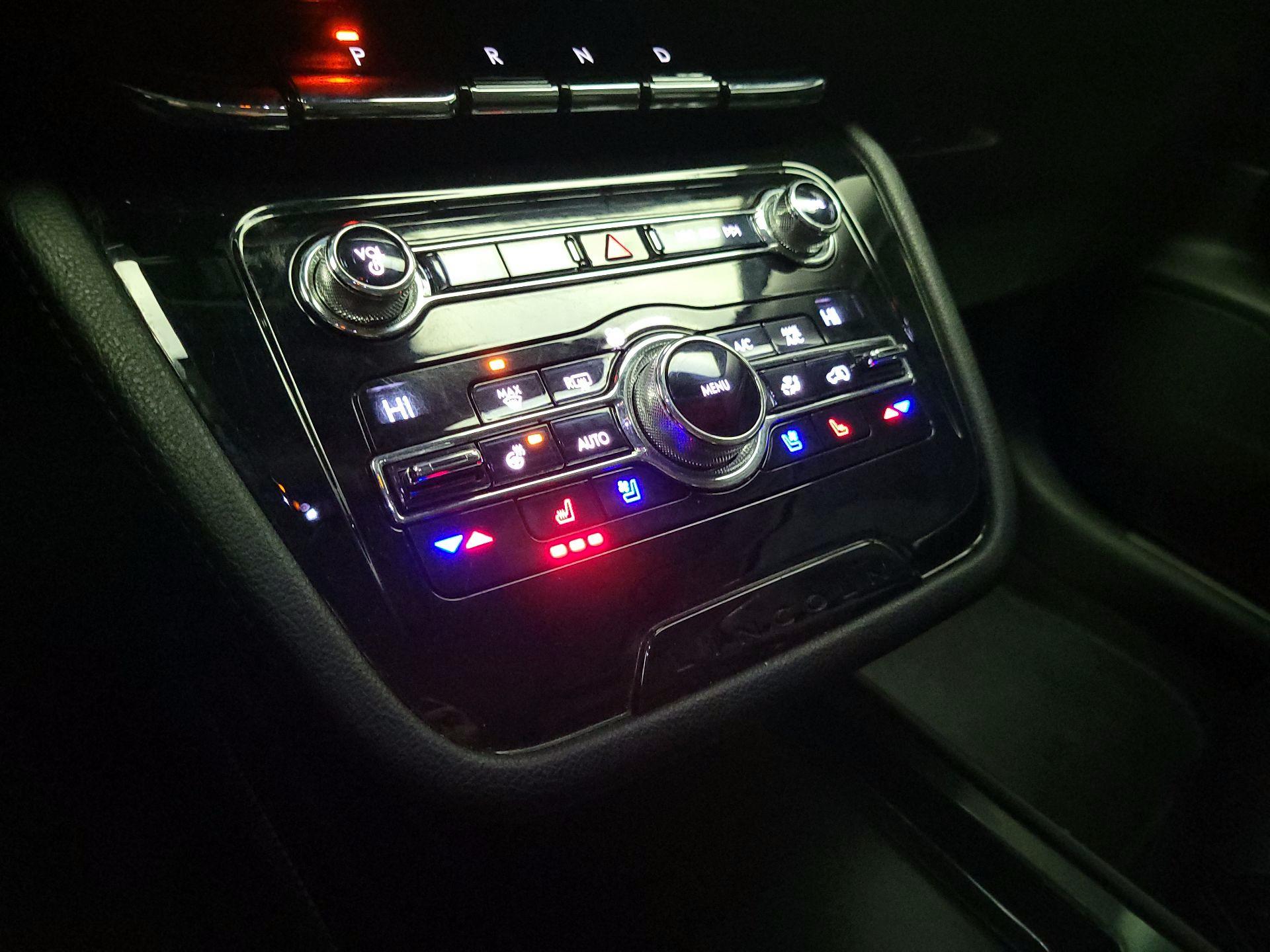 Thumbnail: 2020 Lincoln Corsair - 17