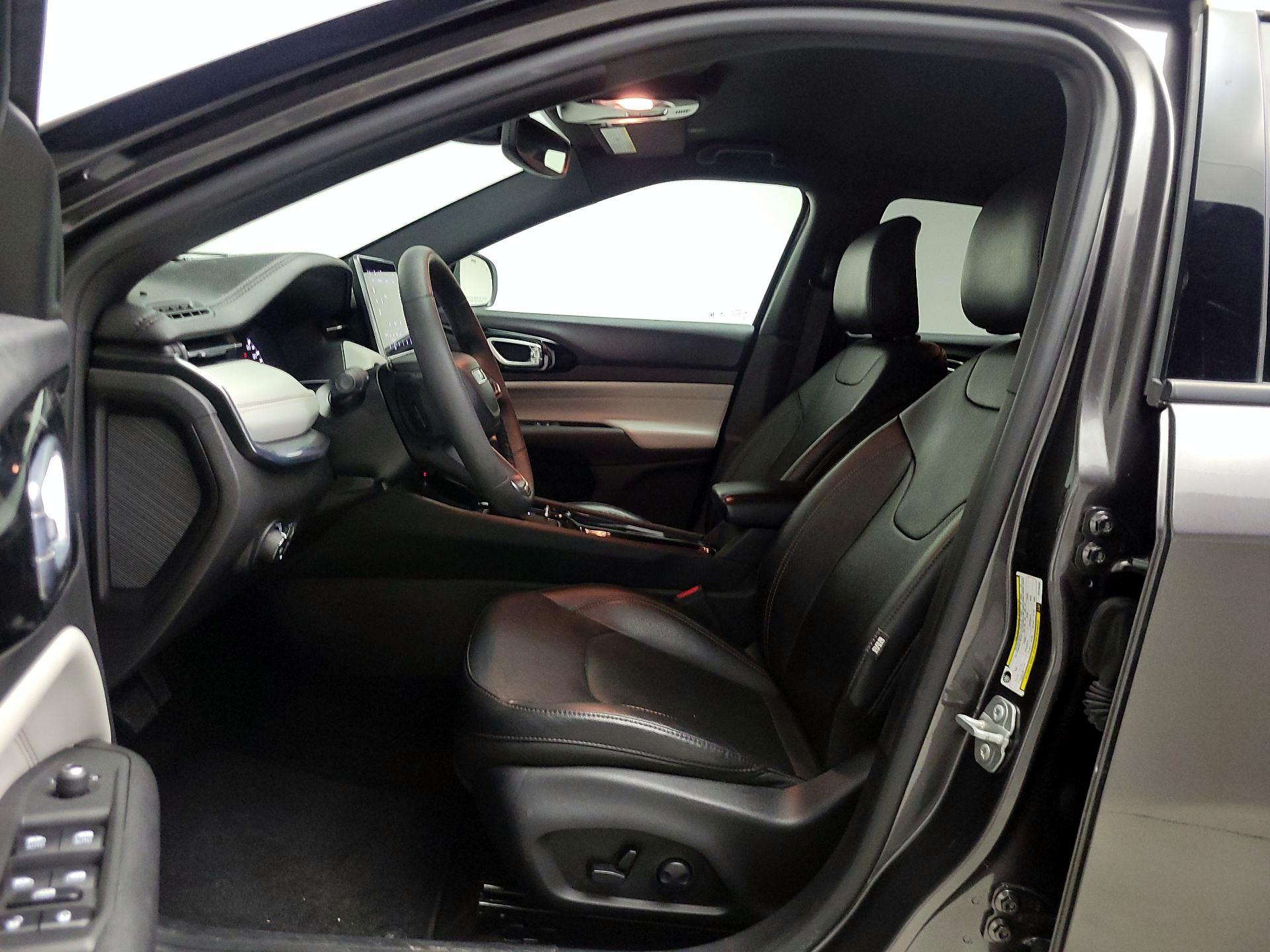 Thumbnail: 2023 Jeep Compass - 11