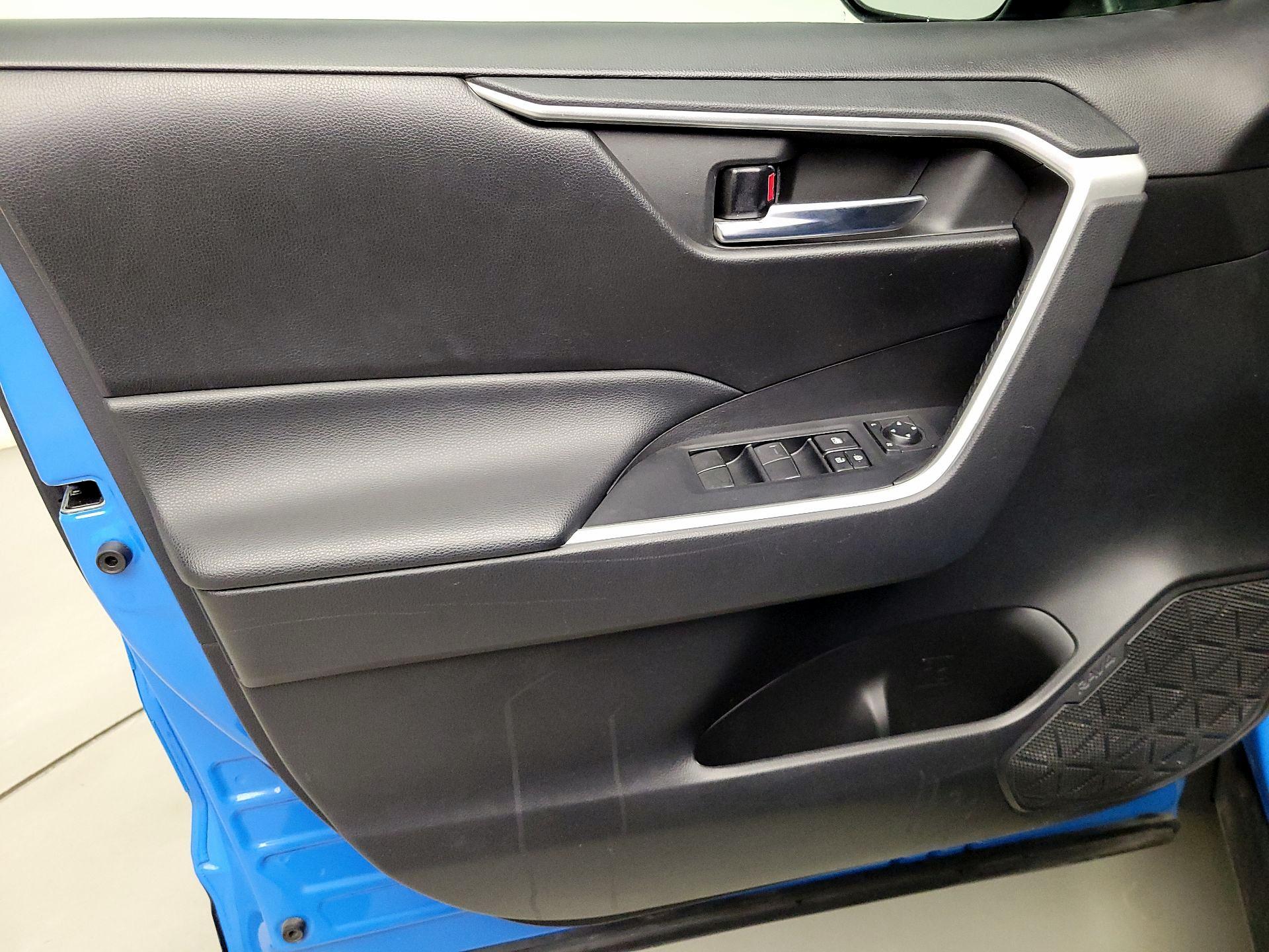 Thumbnail: 2021 Toyota RAV4 - 12