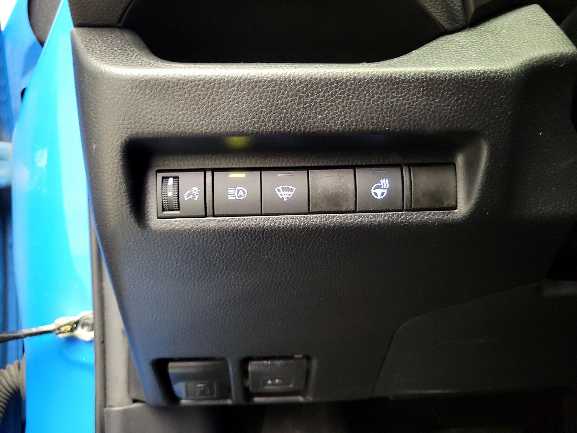 Thumbnail: 2021 Toyota RAV4 - 13