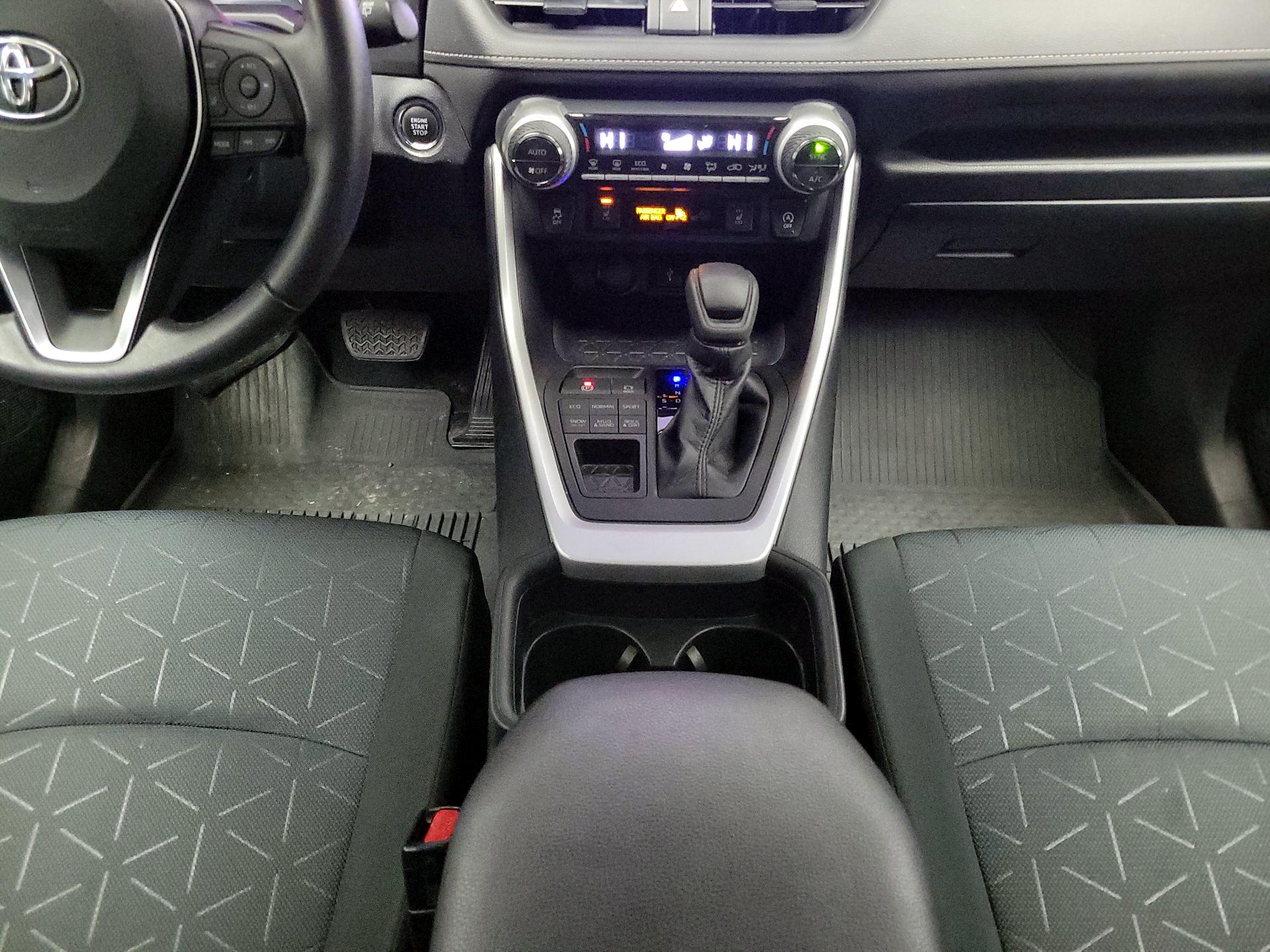 Thumbnail: 2021 Toyota RAV4 - 17