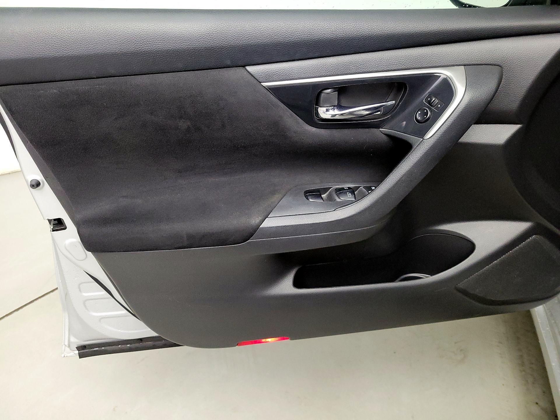 Thumbnail: 2014 Nissan Altima - 12