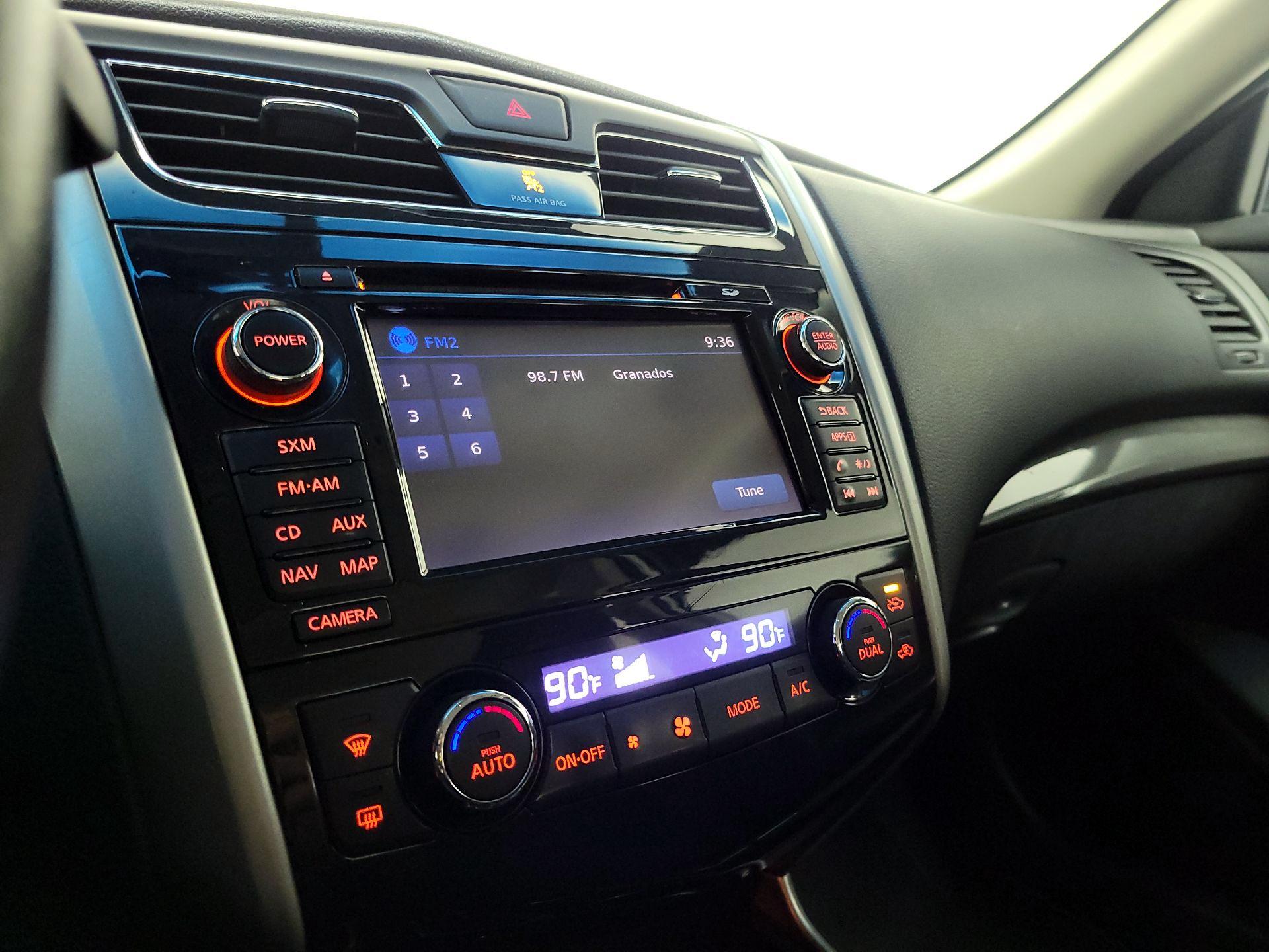 Thumbnail: 2014 Nissan Altima - 16