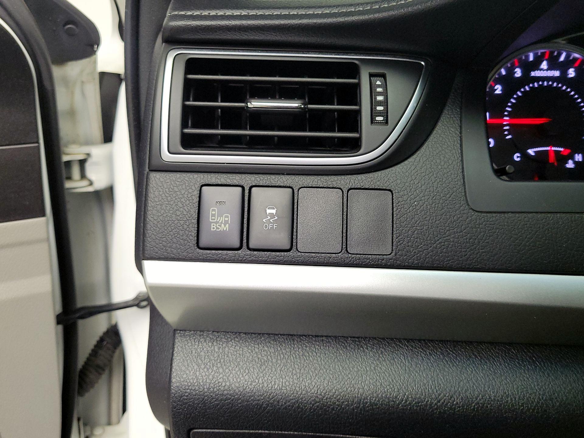 Thumbnail: 2016 Toyota Camry - 13