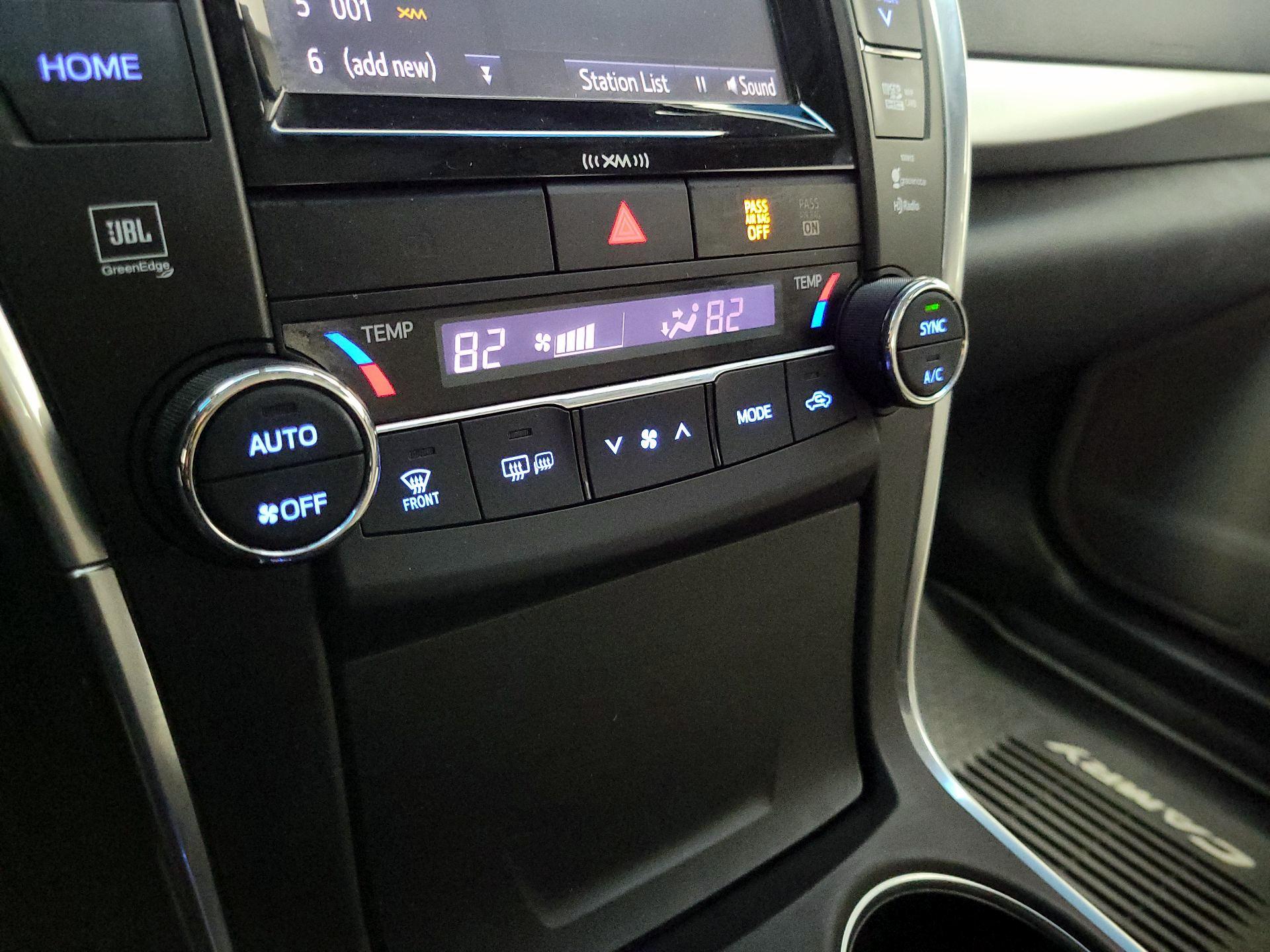 Thumbnail: 2016 Toyota Camry - 17