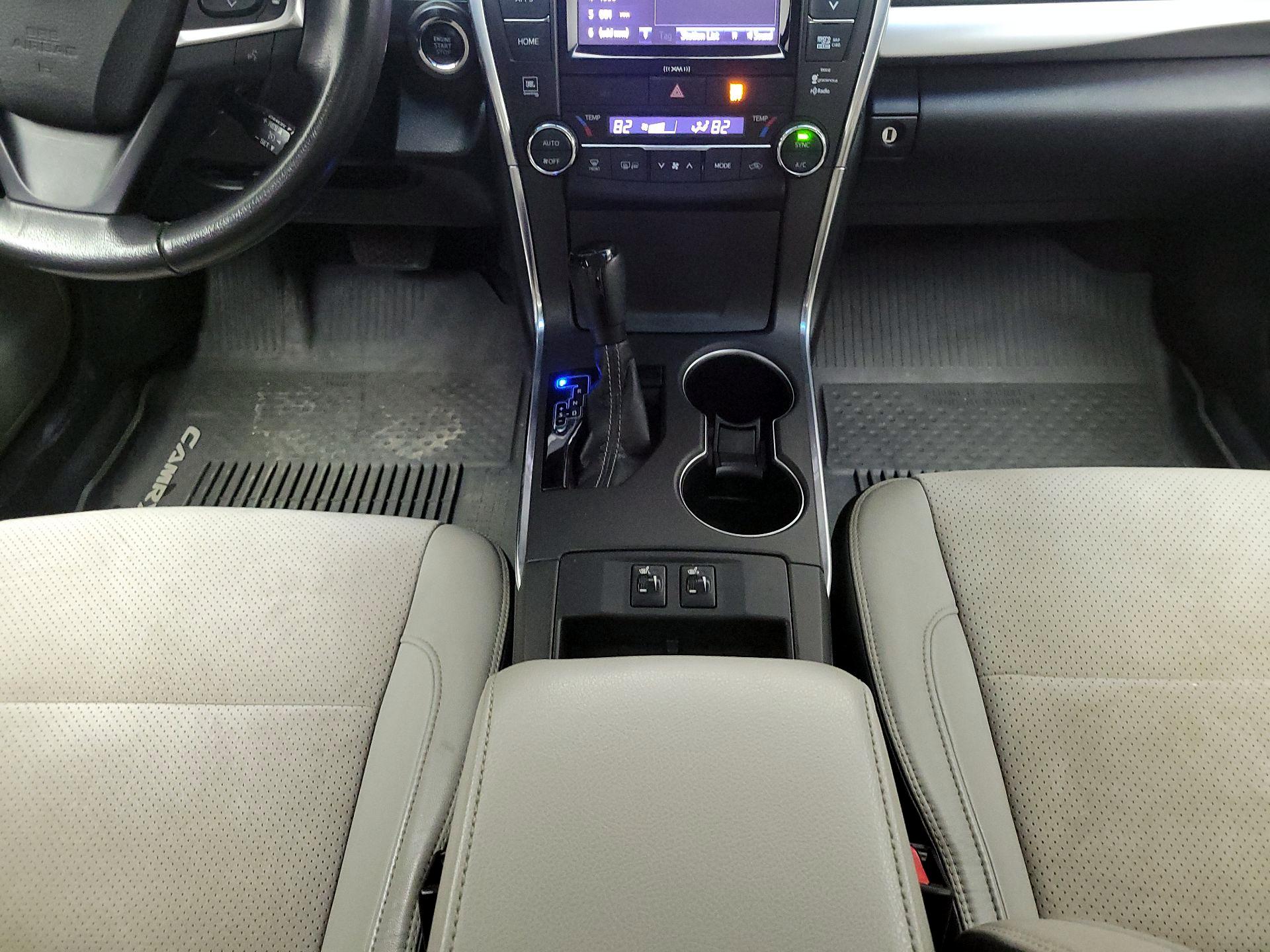 Thumbnail: 2016 Toyota Camry - 18