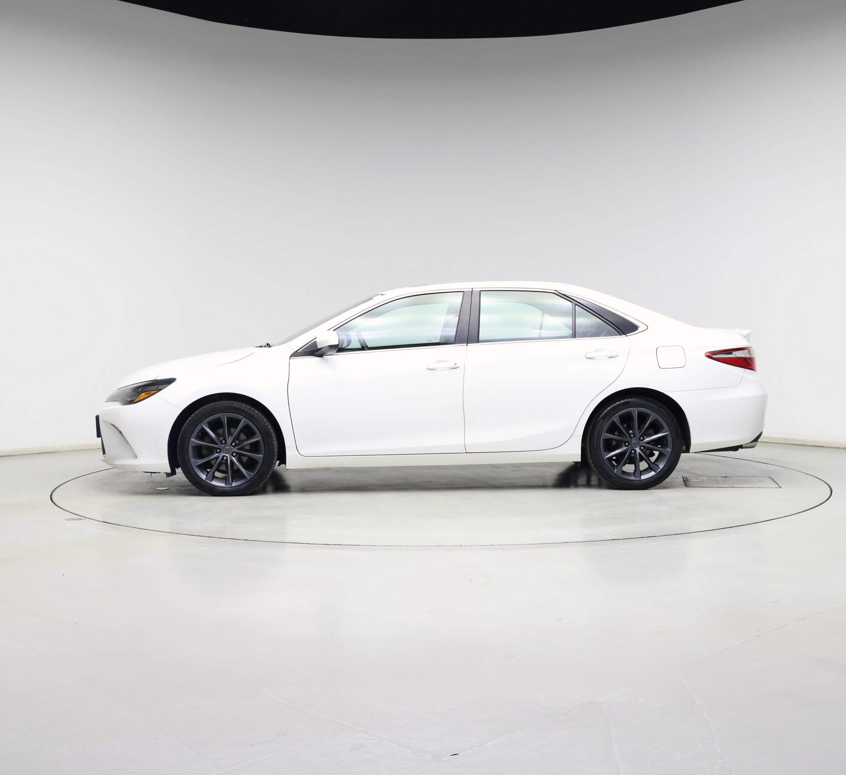 Thumbnail: 2016 Toyota Camry - 3