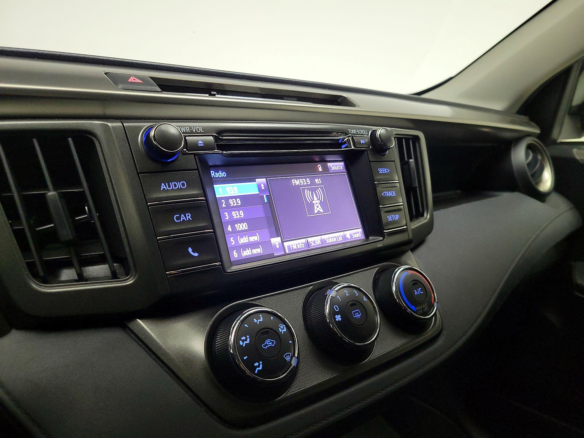 Thumbnail: 2015 Toyota RAV4 - 15