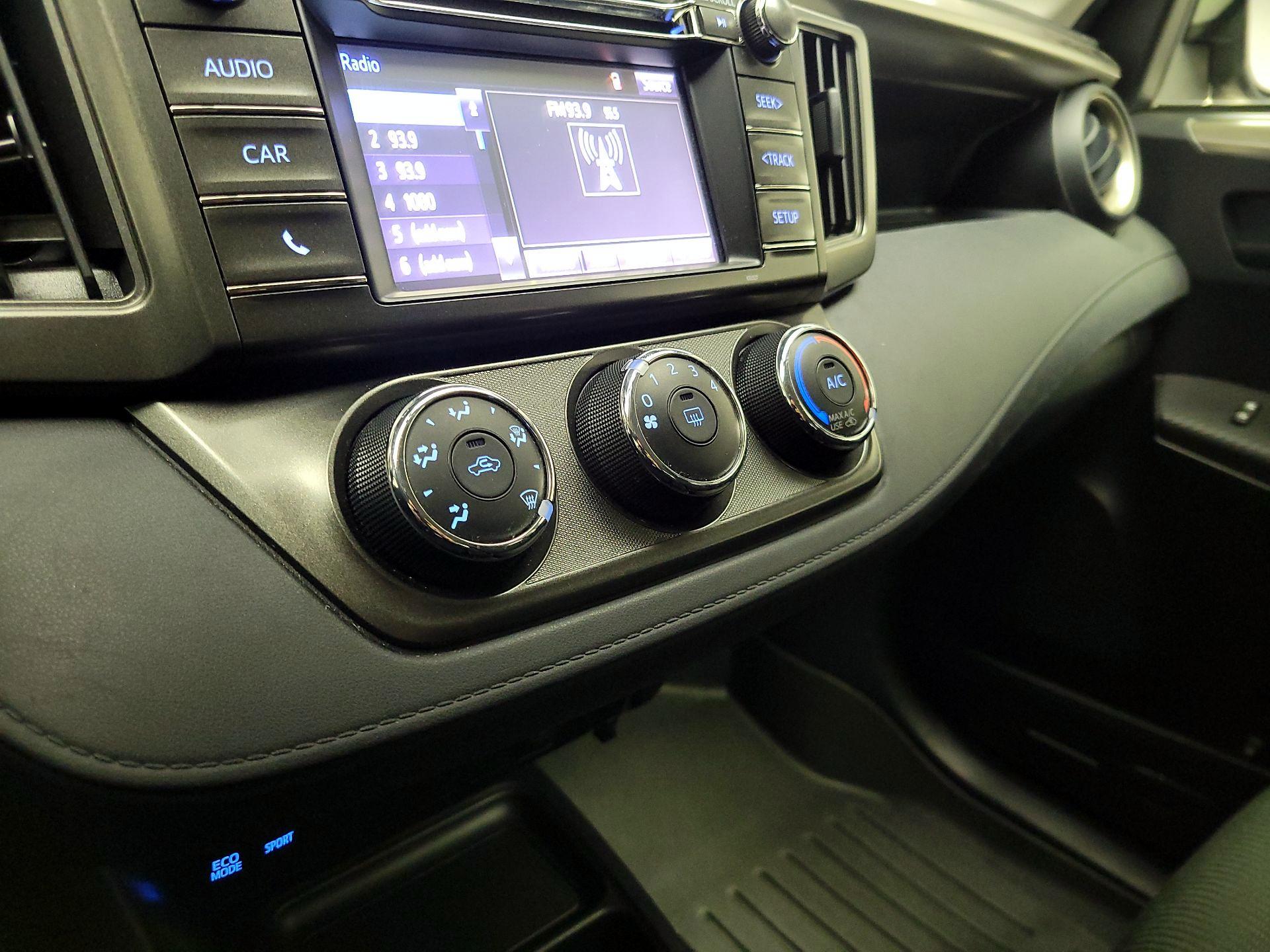 Thumbnail: 2015 Toyota RAV4 - 16