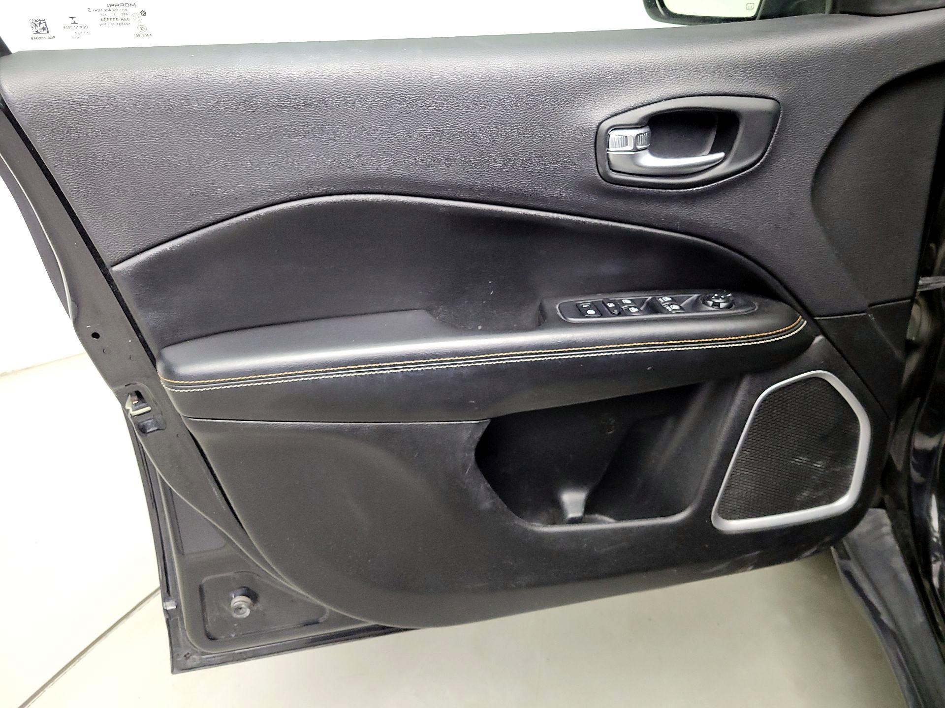 Thumbnail: 2017 Jeep Compass - 12