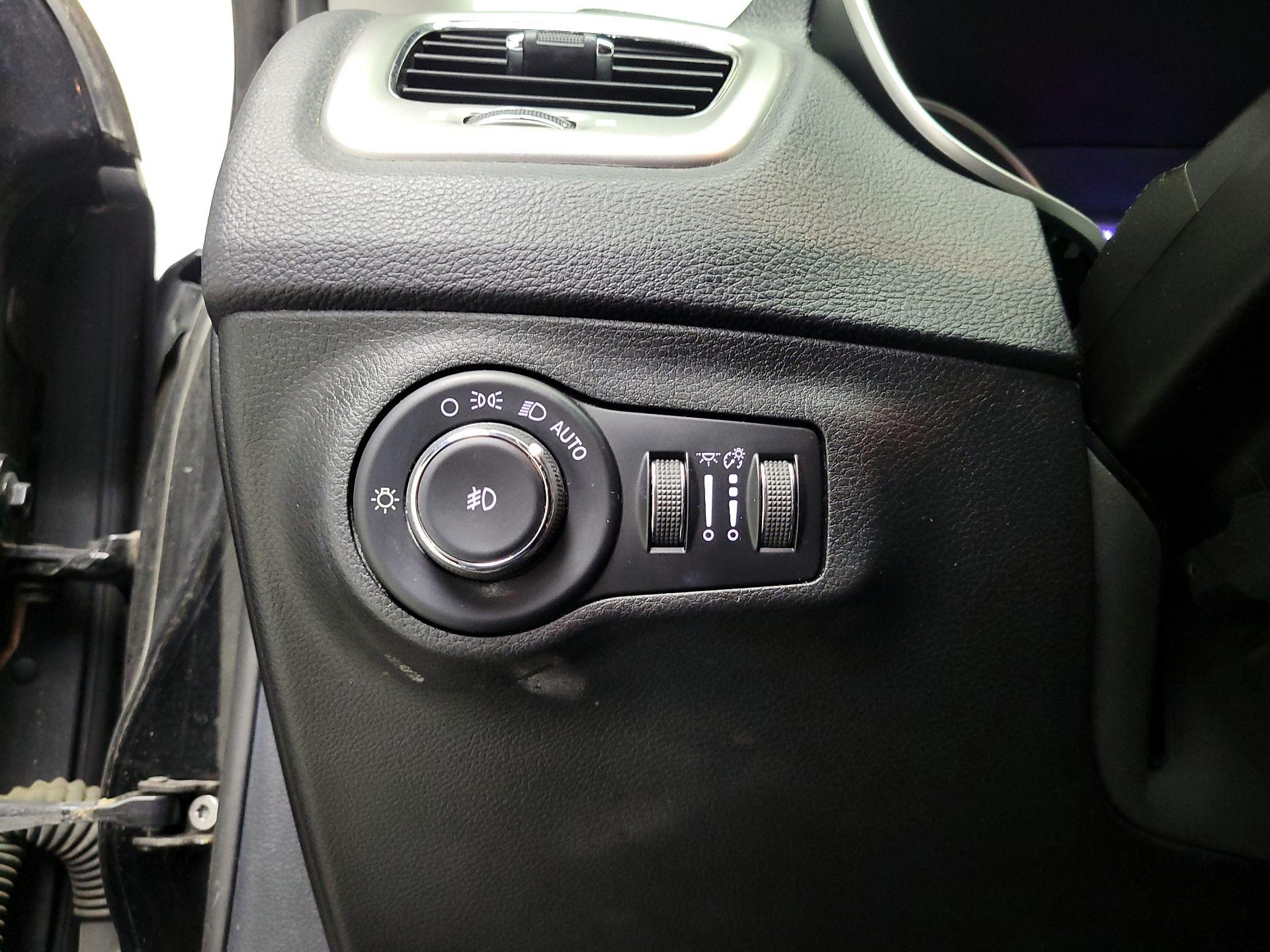 Thumbnail: 2017 Jeep Compass - 13