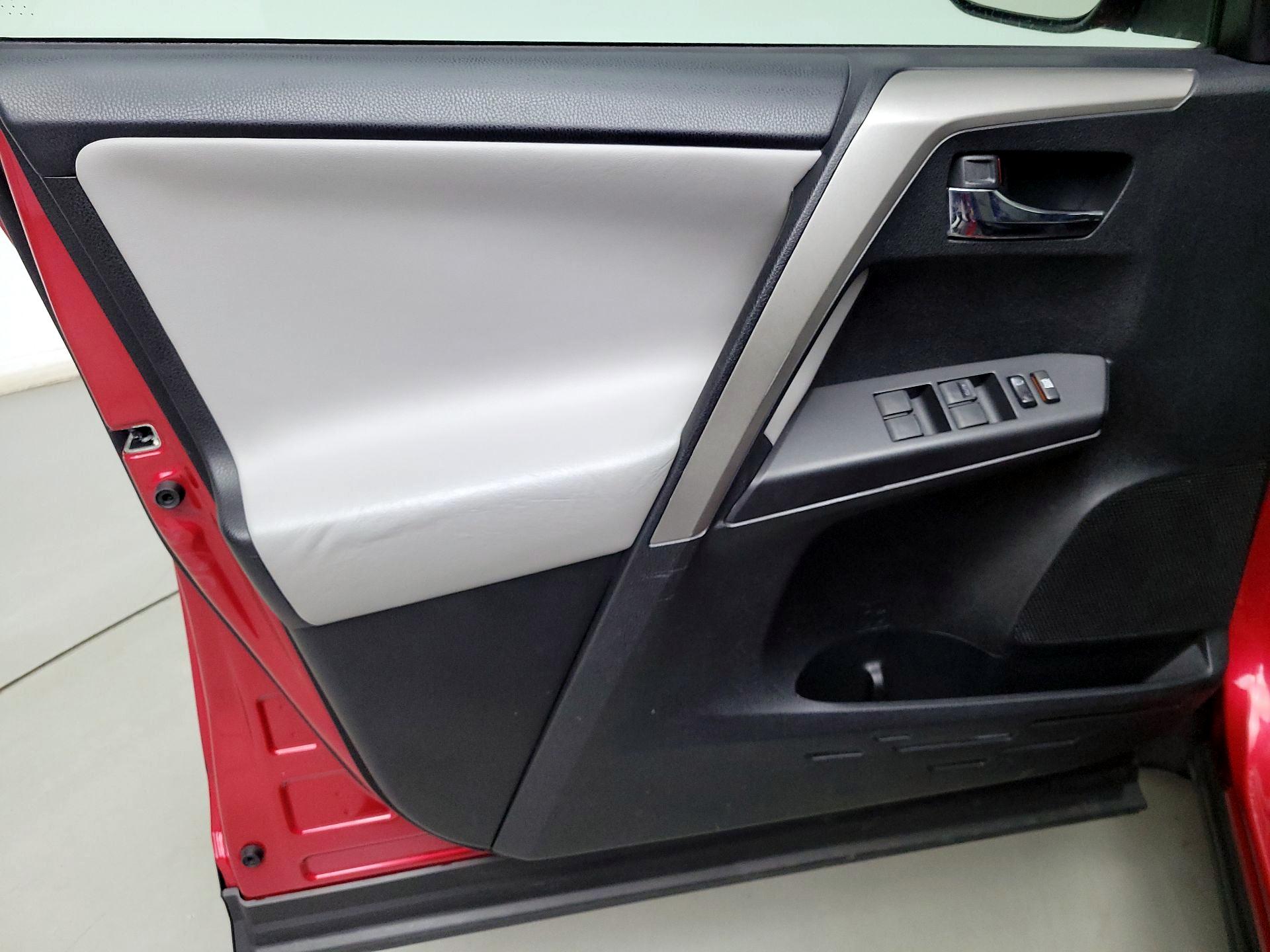 Thumbnail: 2016 Toyota RAV4 - 12