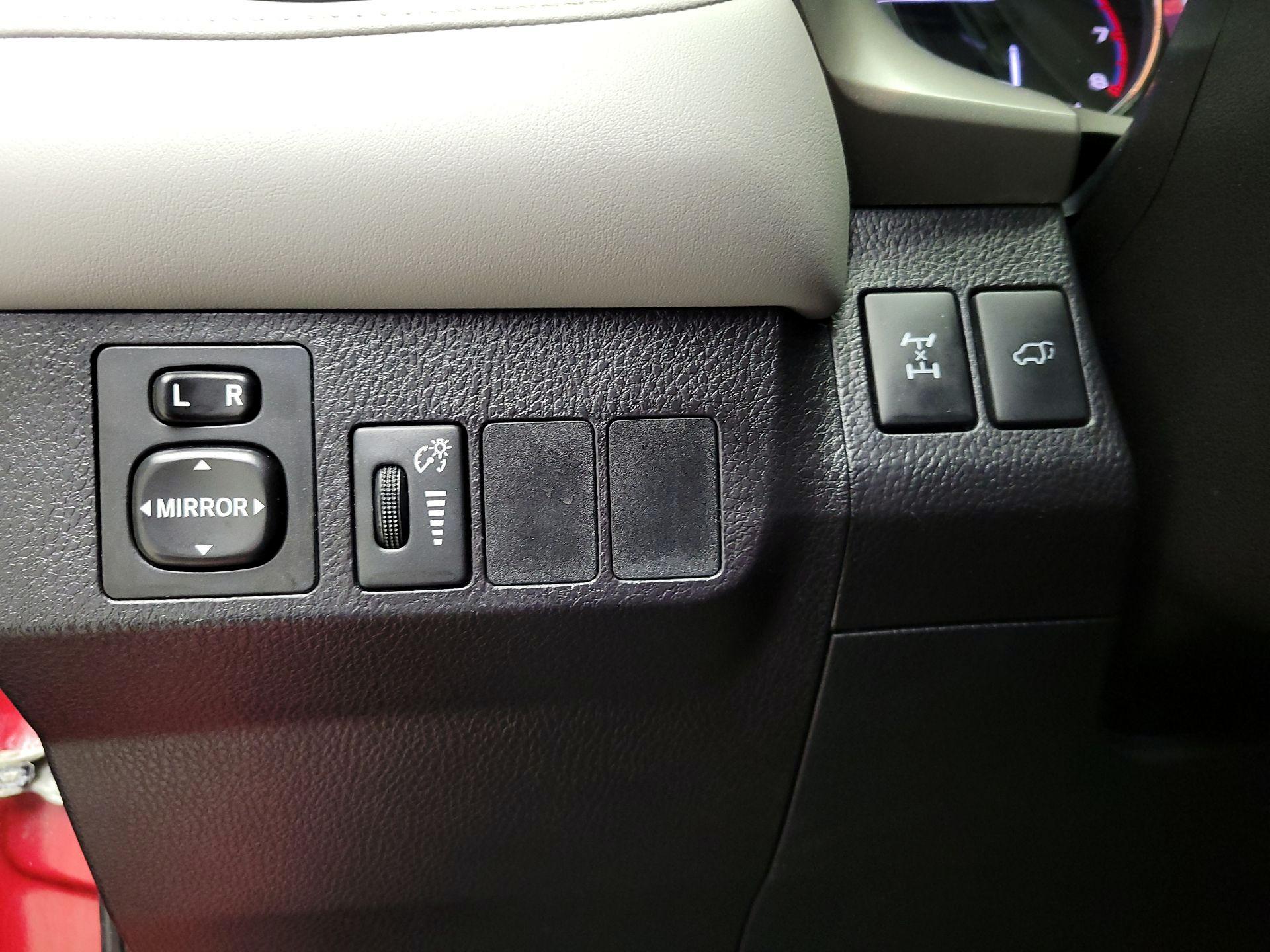 Thumbnail: 2016 Toyota RAV4 - 13