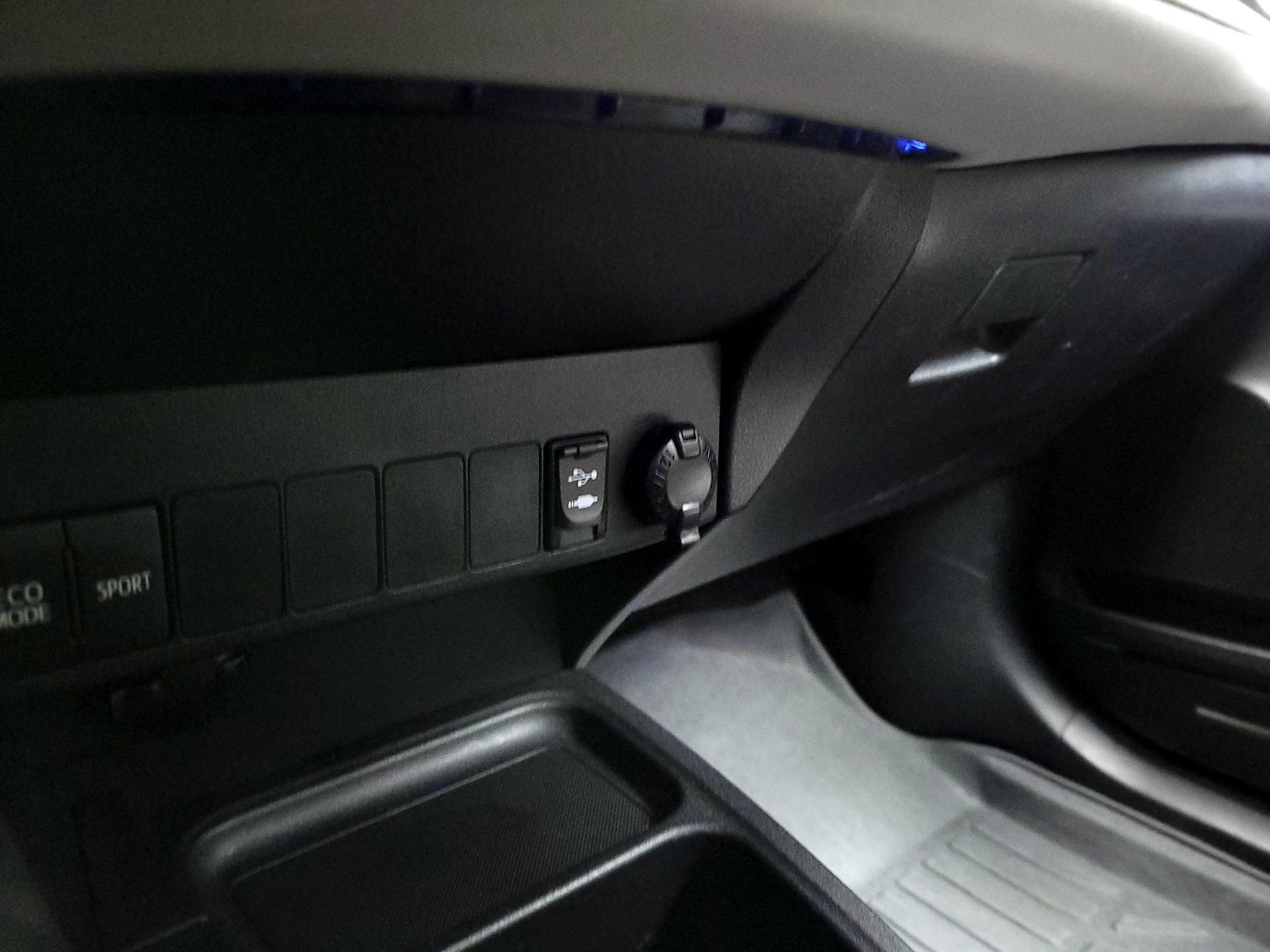 Thumbnail: 2016 Toyota RAV4 - 18