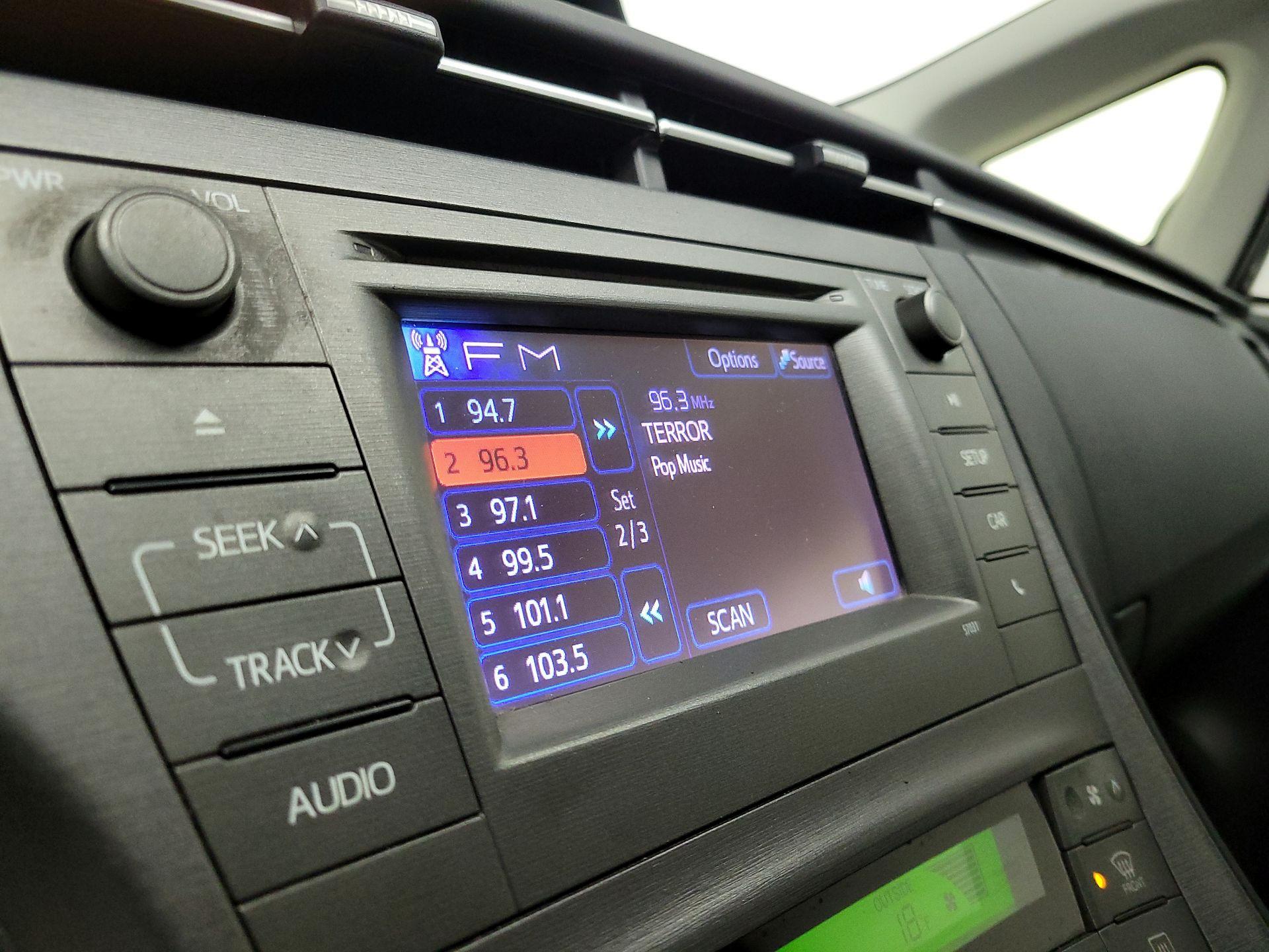 Thumbnail: 2014 Toyota Prius - 14