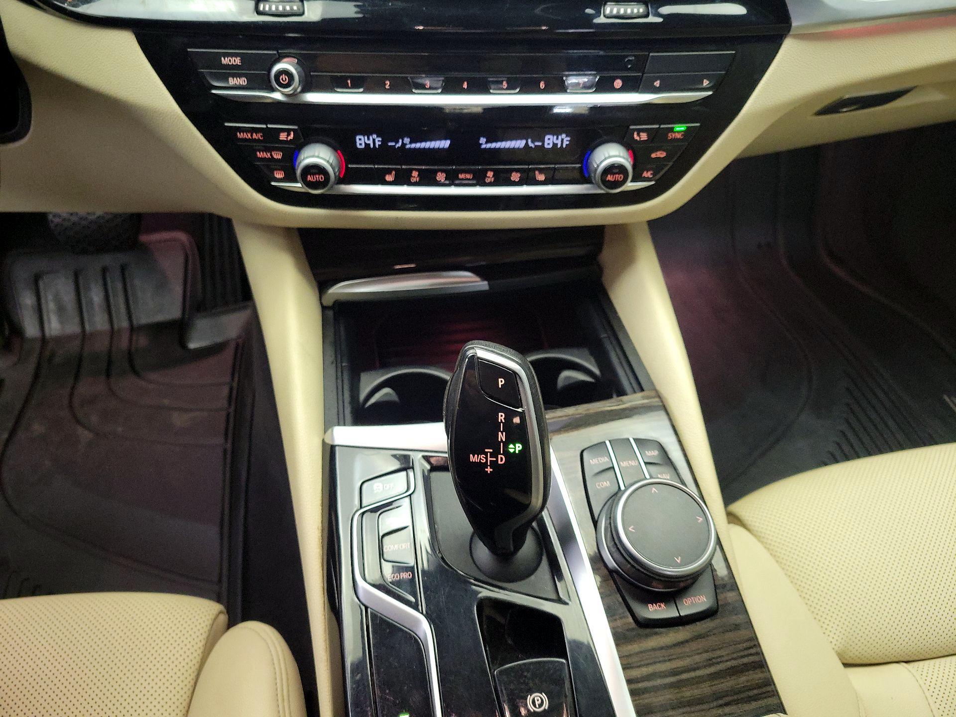 Thumbnail: 2022 BMW 5 Series - 18