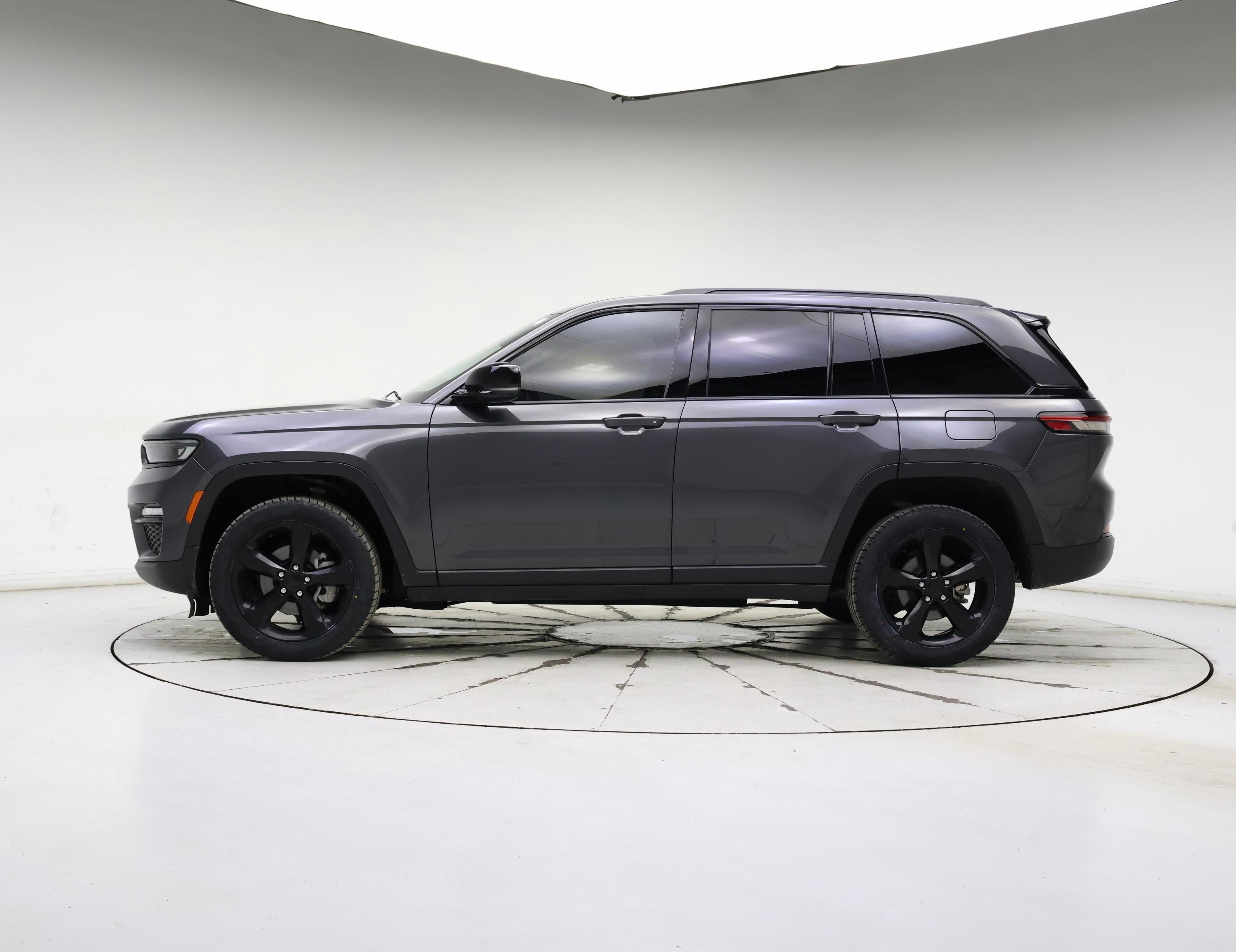 Thumbnail: 2023 Jeep Grand Cherokee - 3