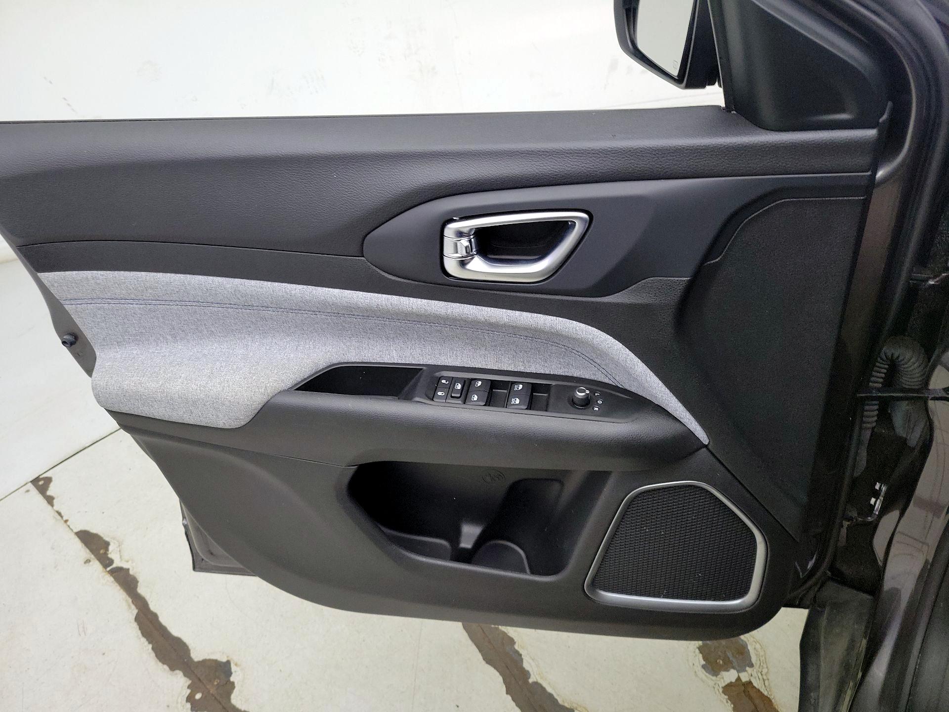 Thumbnail: 2022 Jeep Compass - 12