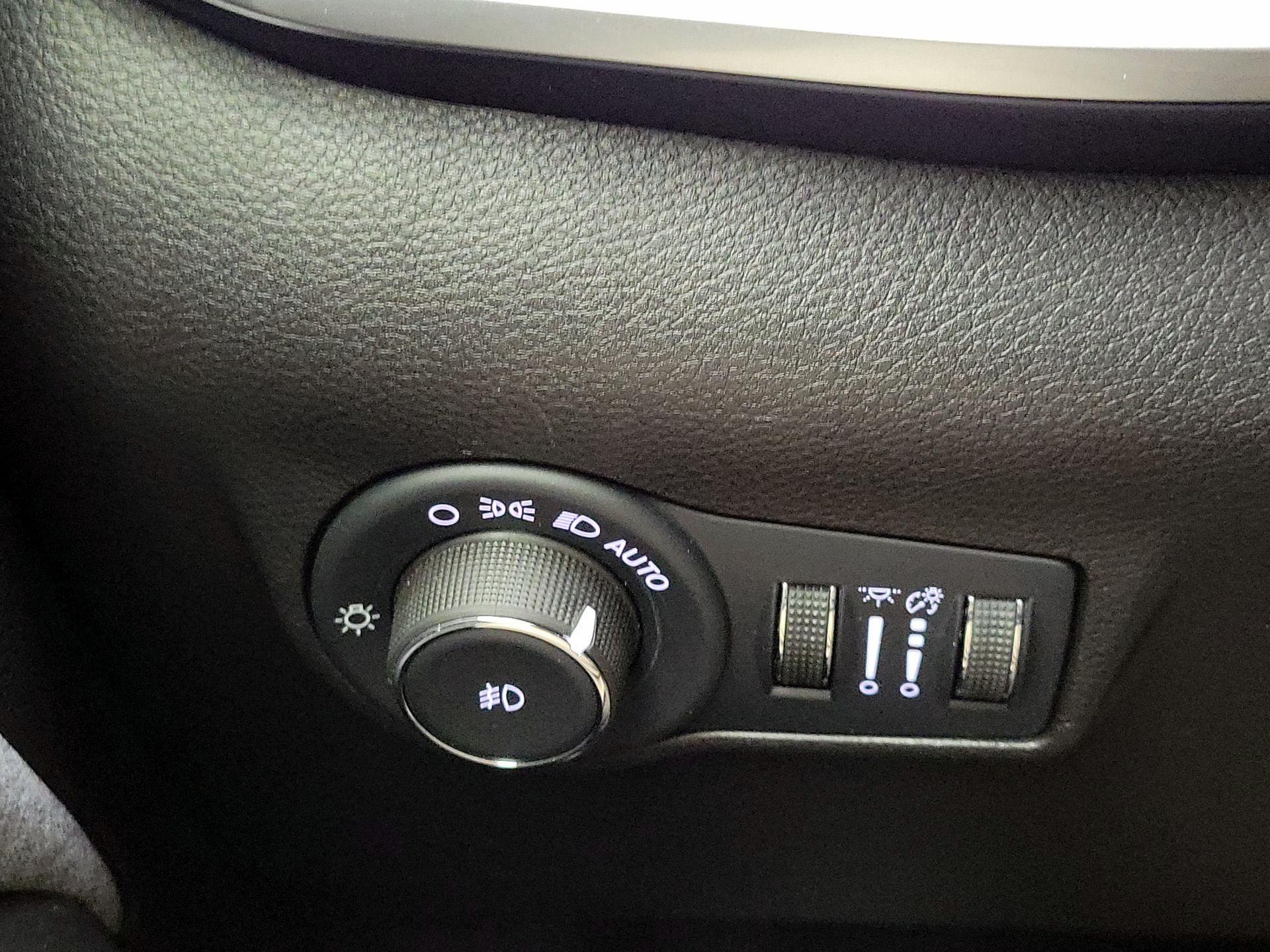 Thumbnail: 2022 Jeep Compass - 13