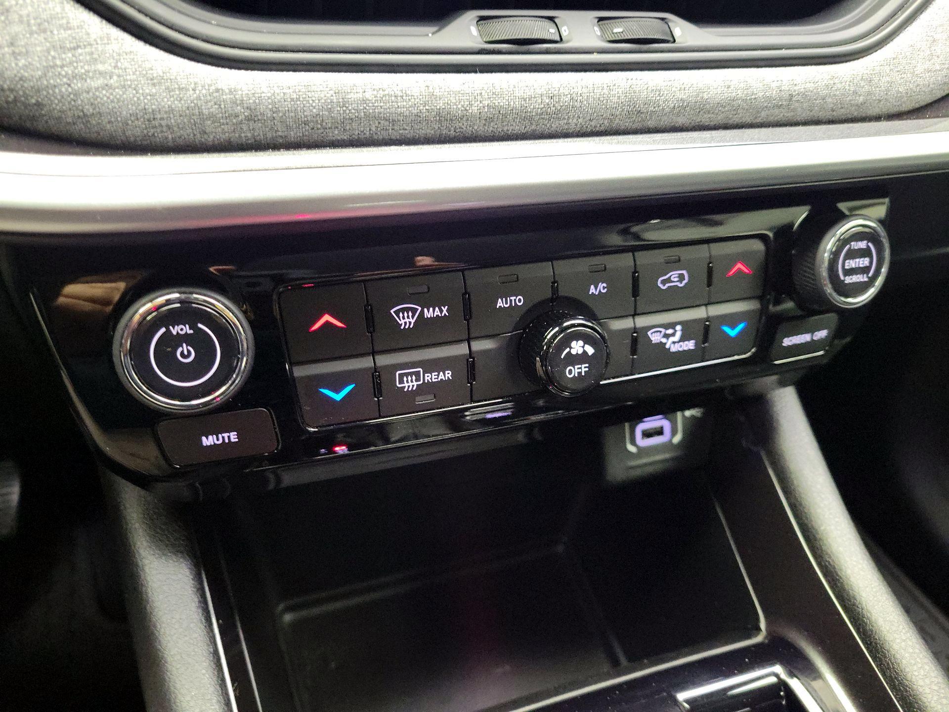 Thumbnail: 2022 Jeep Compass - 16