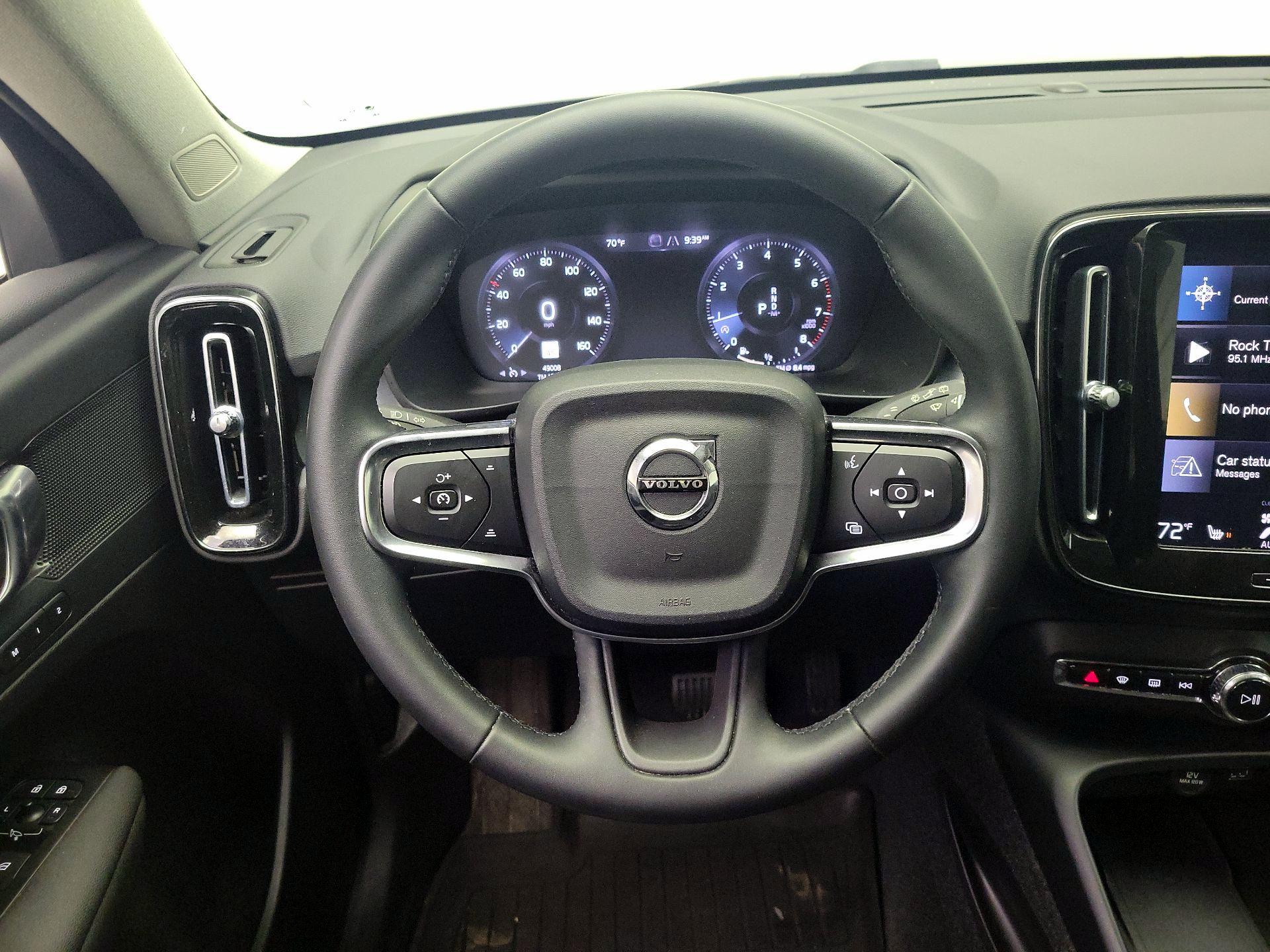 Thumbnail: 2022 Volvo XC40 - 10