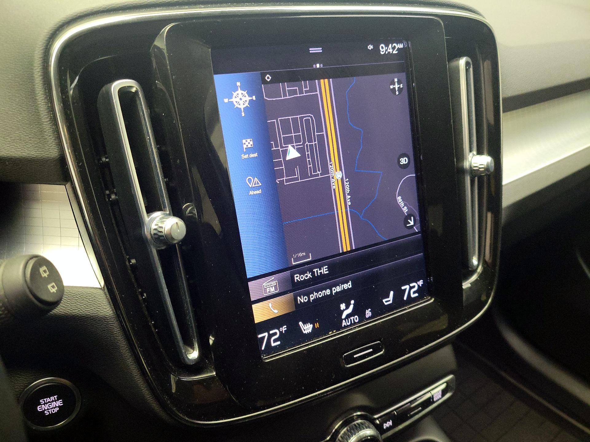 Thumbnail: 2022 Volvo XC40 - 14