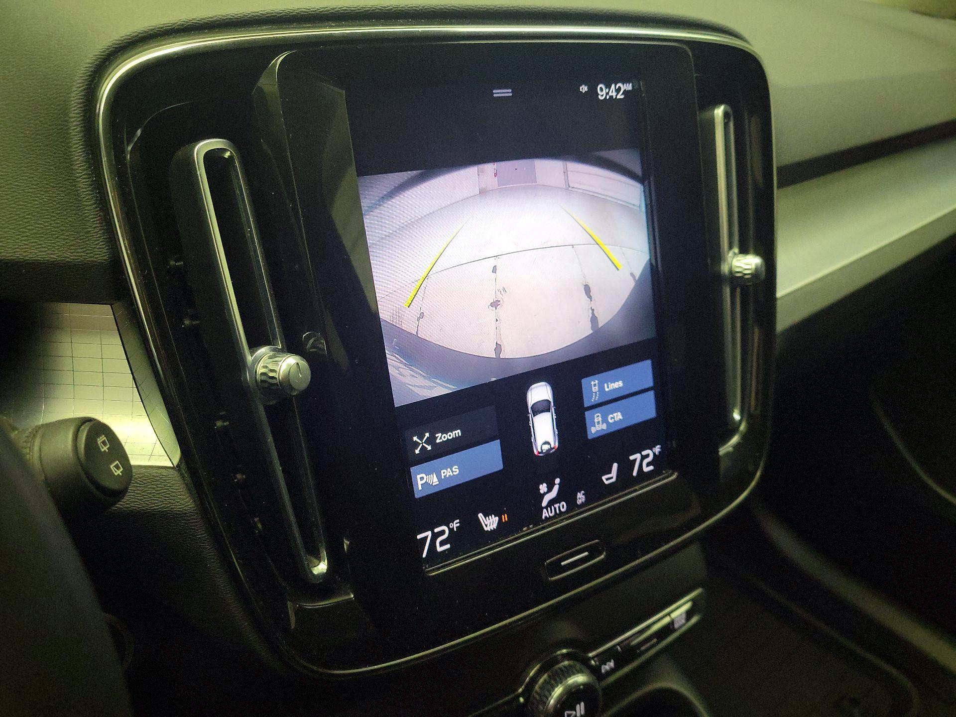 Thumbnail: 2022 Volvo XC40 - 15