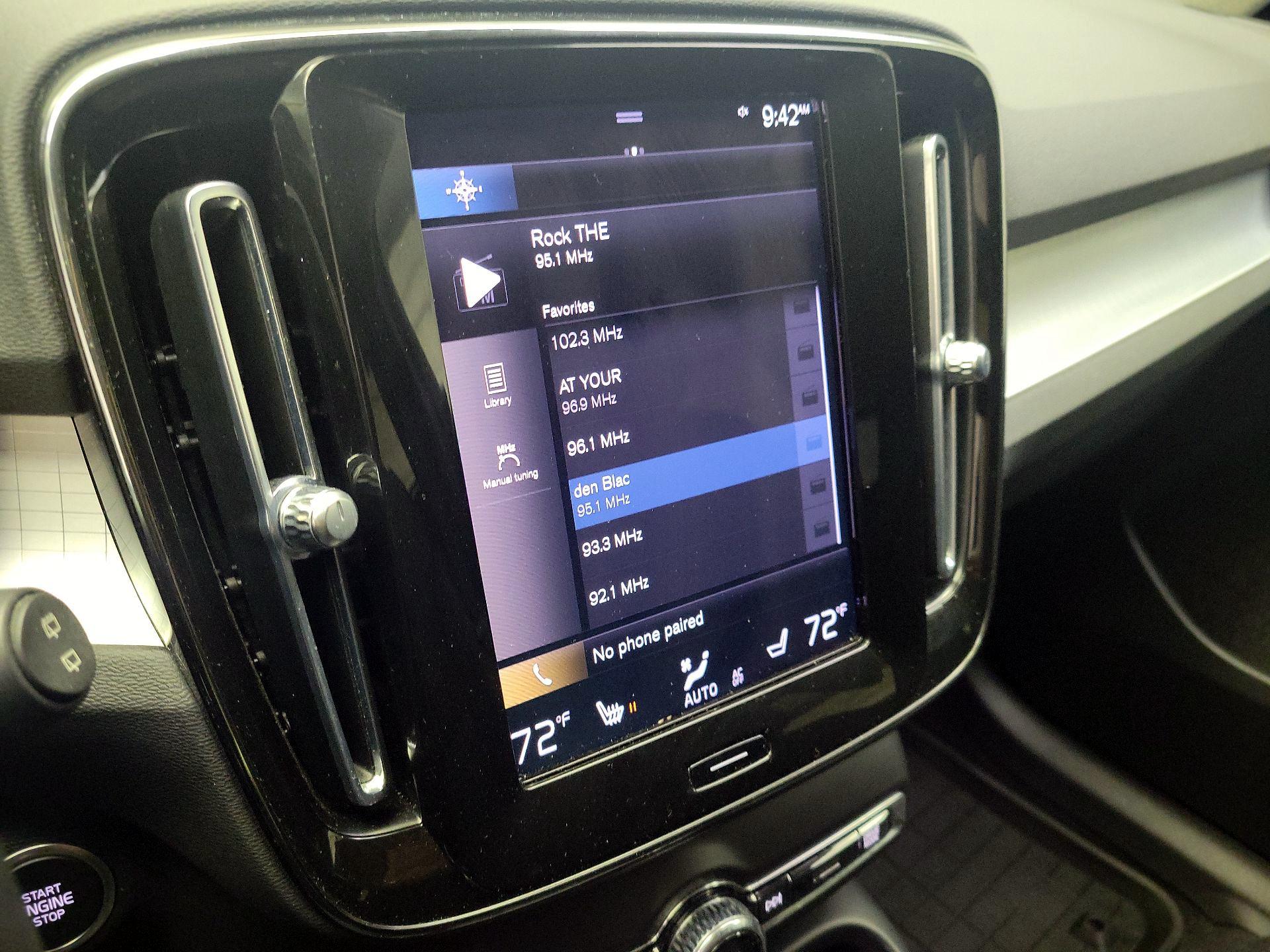 Thumbnail: 2022 Volvo XC40 - 16