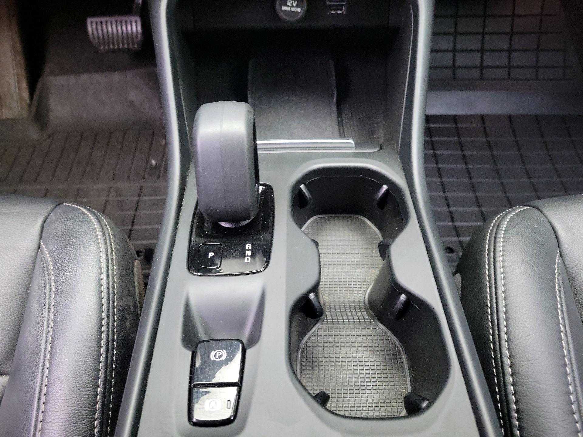 Thumbnail: 2022 Volvo XC40 - 18