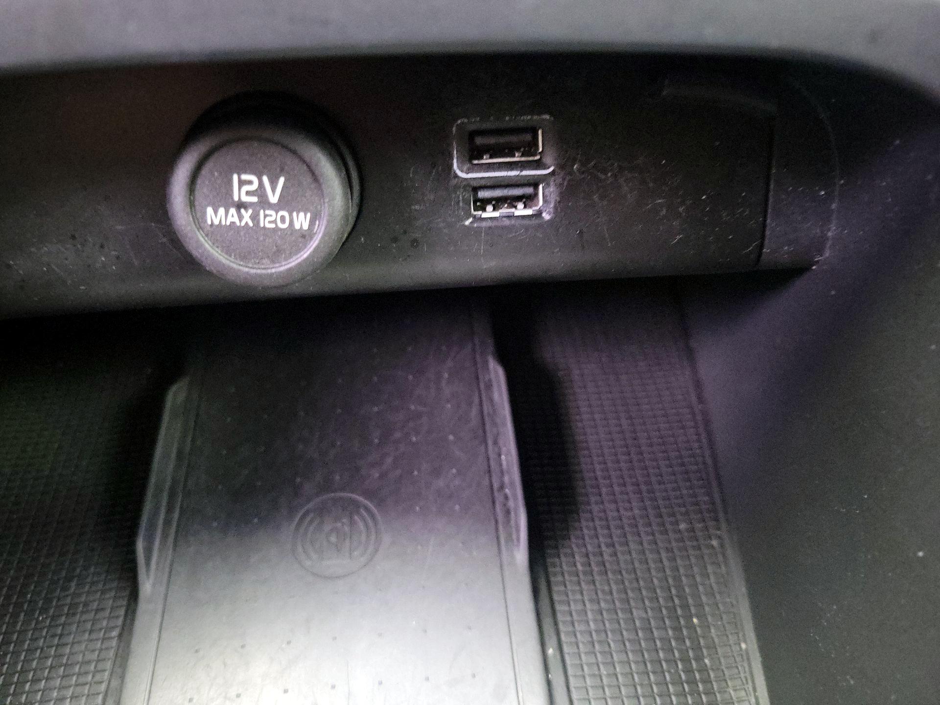 Thumbnail: 2022 Volvo XC40 - 19