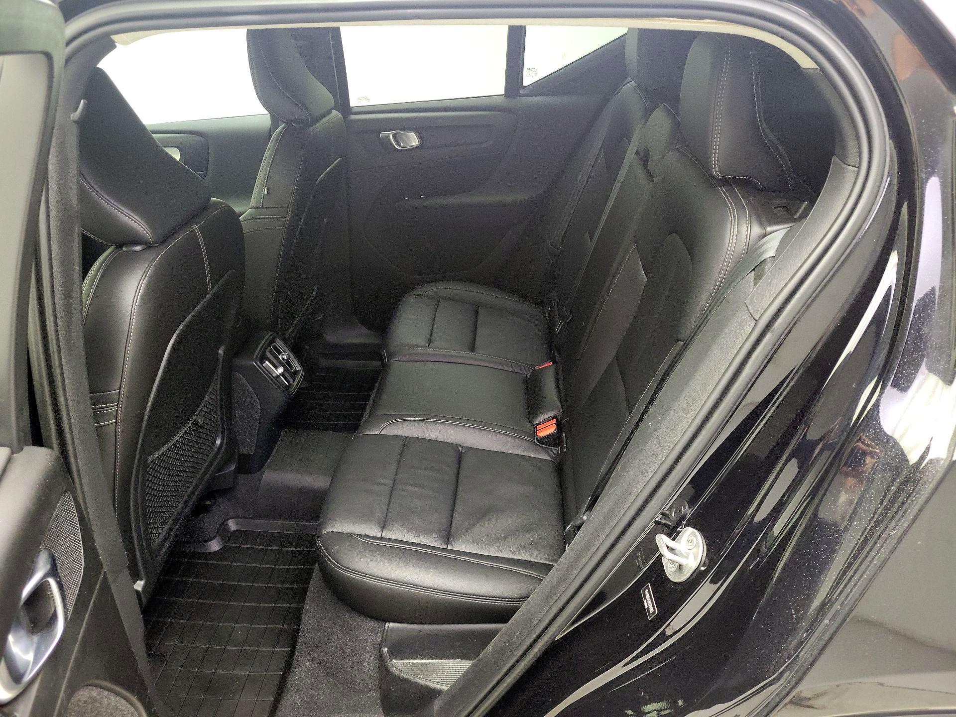 Thumbnail: 2022 Volvo XC40 - 20