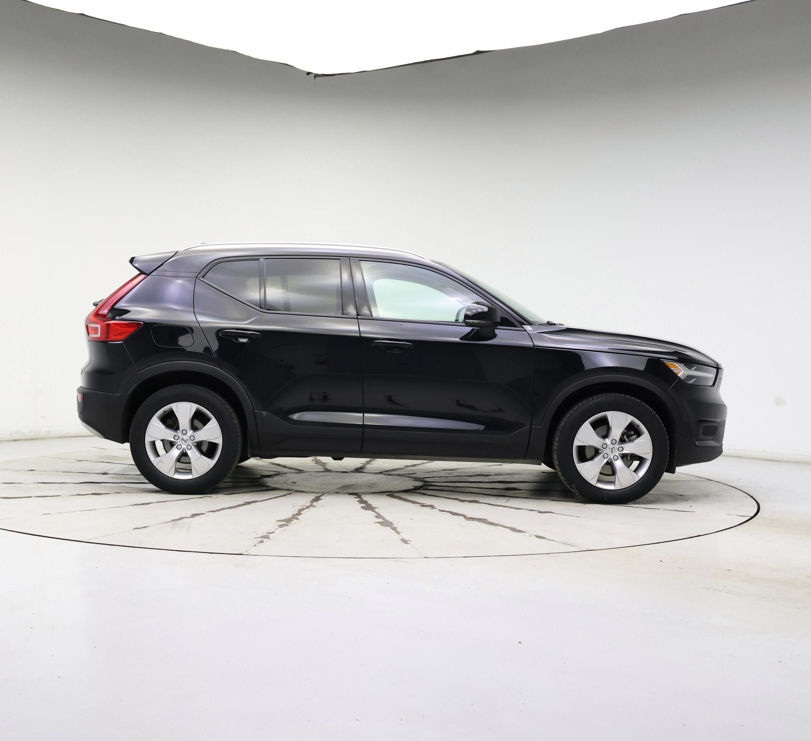 Thumbnail: 2022 Volvo XC40 - 7