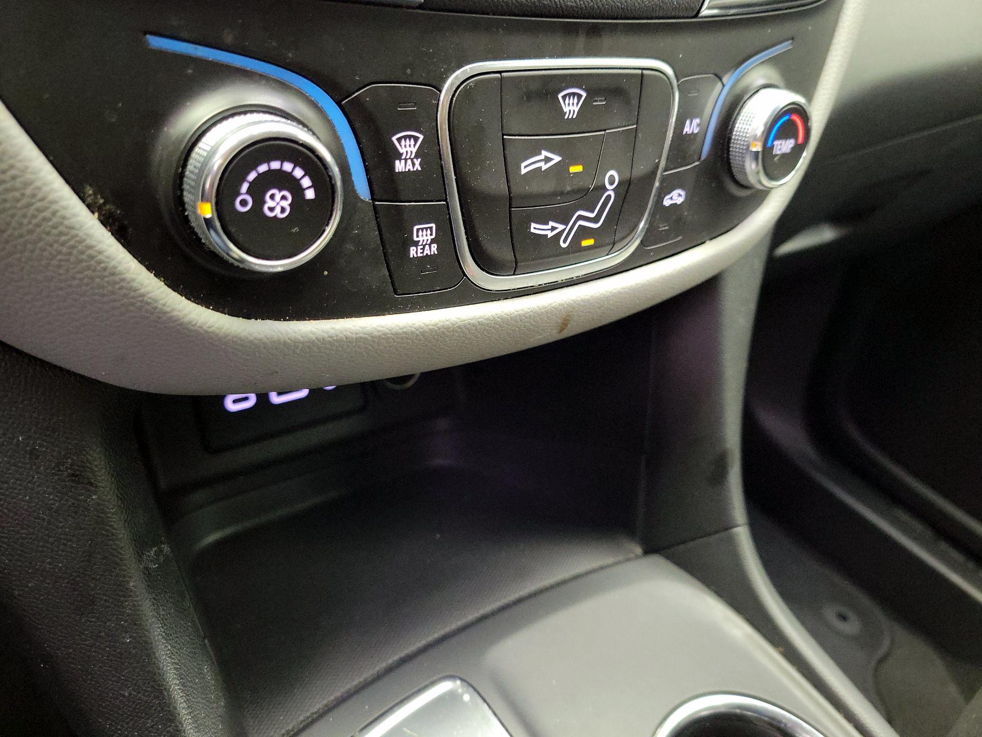 Thumbnail: 2022 Chevrolet Equinox - 16