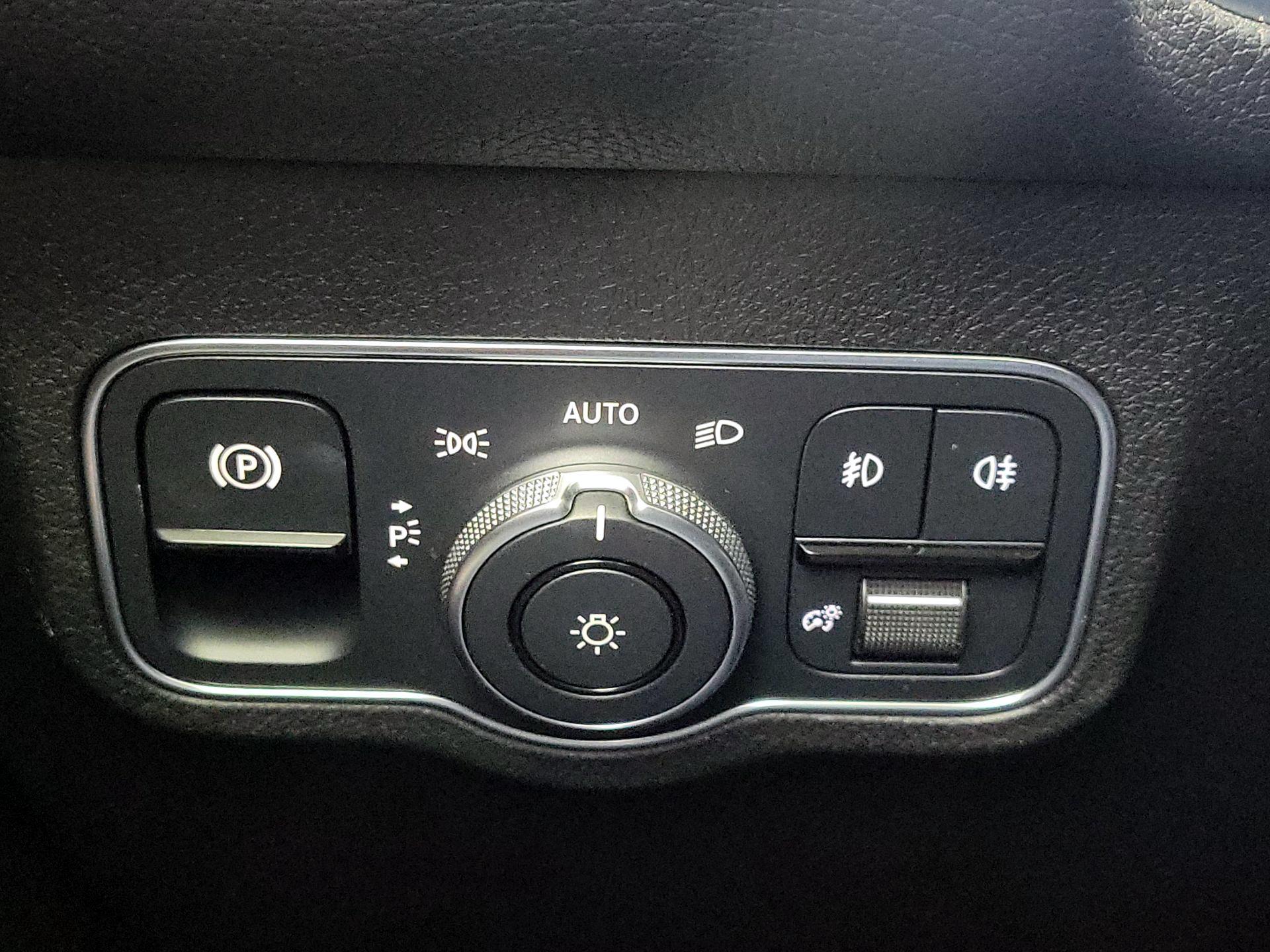 Thumbnail: 2024 Mercedes-Benz GLB - 13