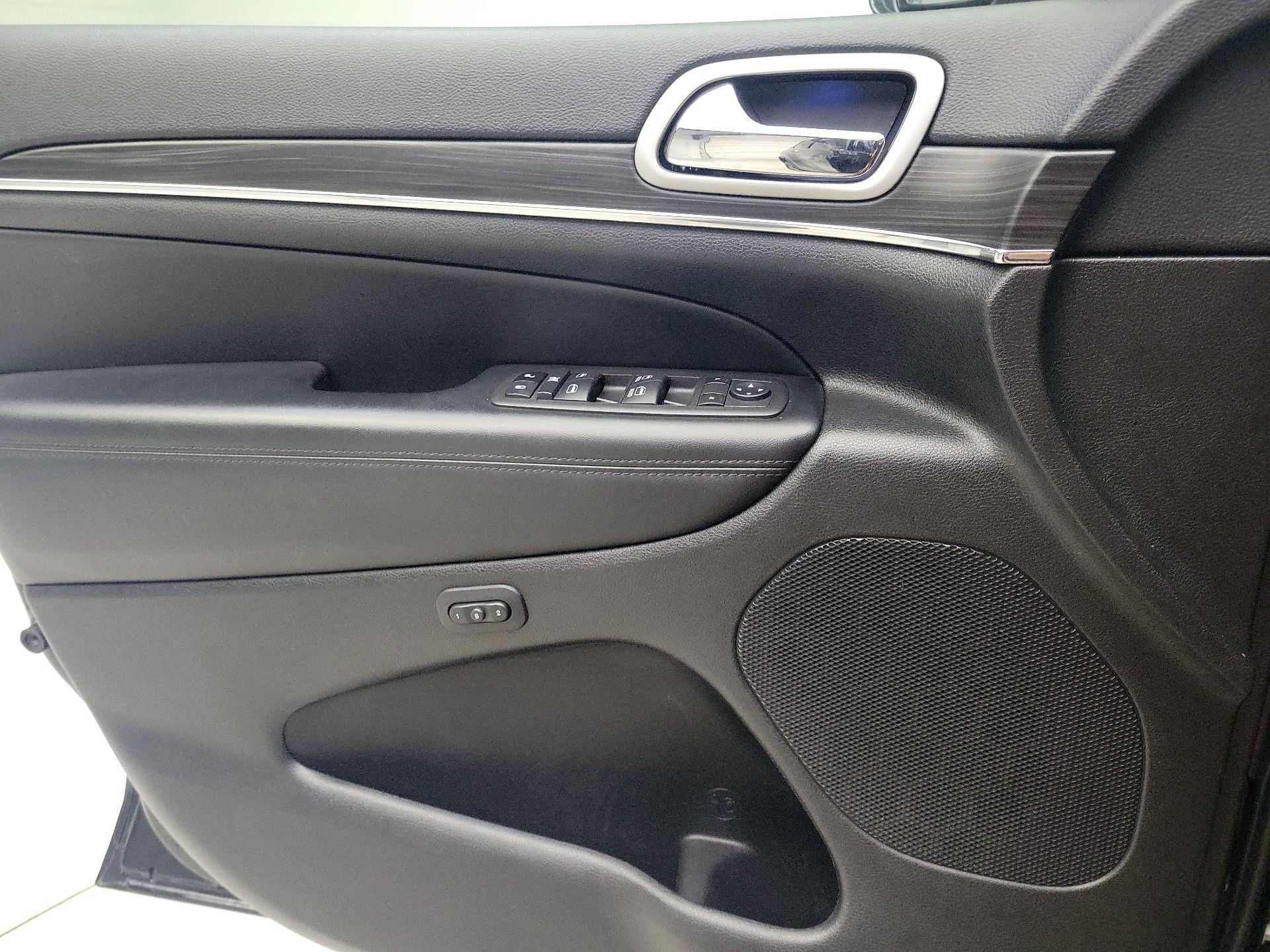 Thumbnail: 2022 Jeep Grand Cherokee - 12